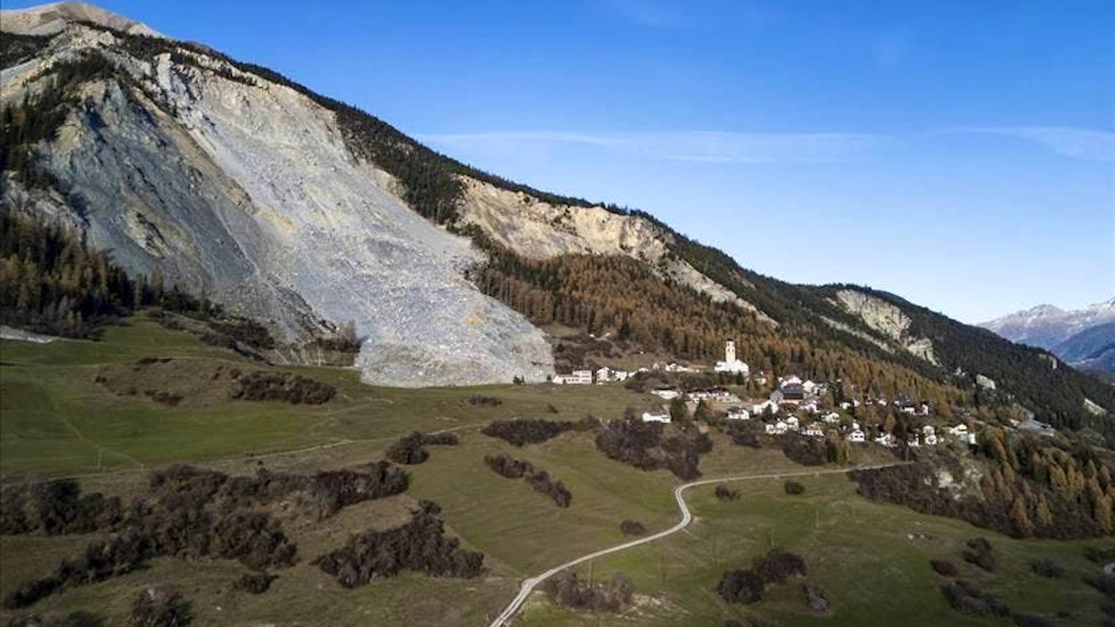  Brienz, le forti piogge hanno fatto scendere a valle 25'000 metri cubi di roccia