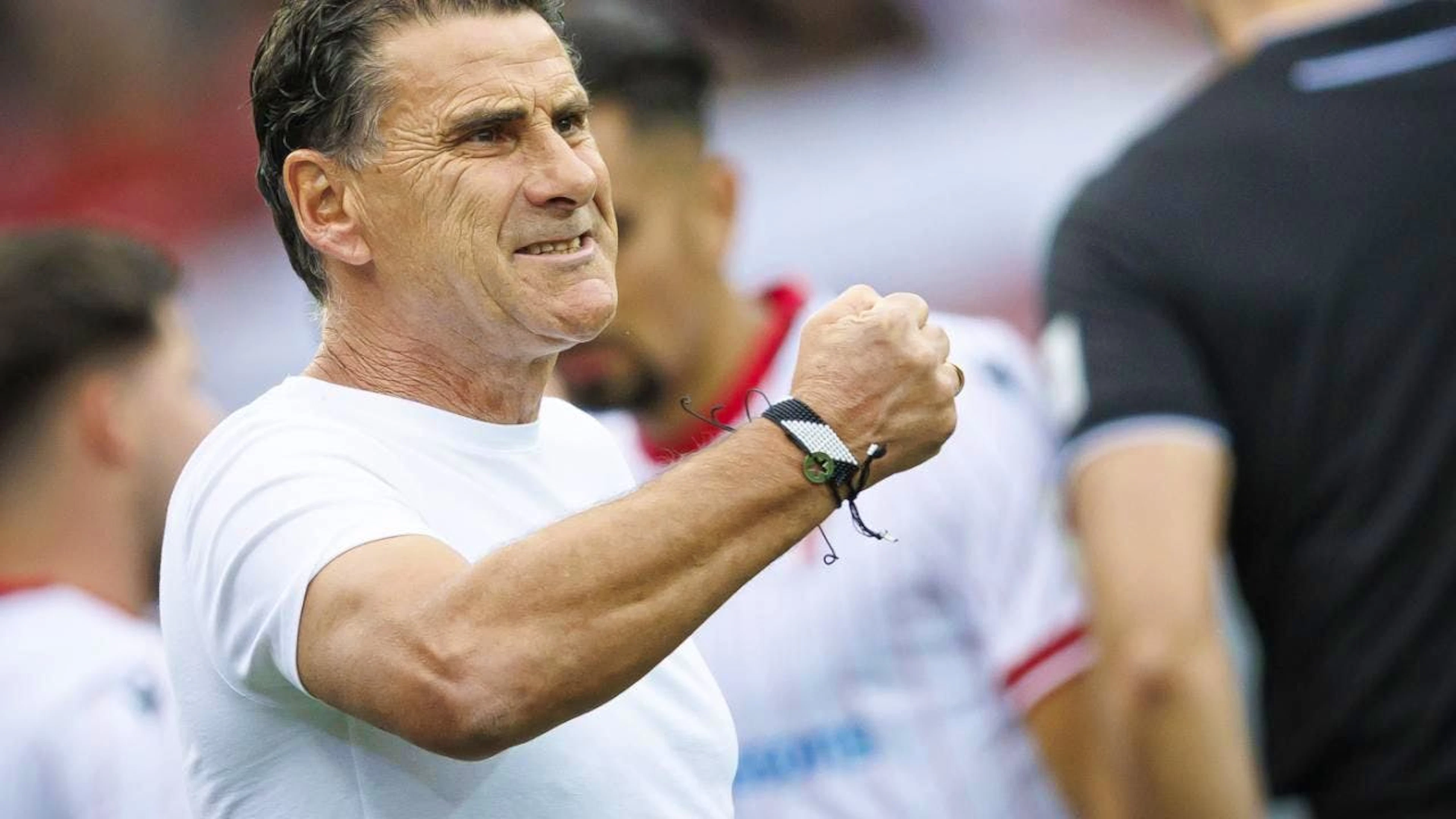 Sion-Trainer Didier Tholot freut sich über den klaren Sieg gegen Lugano