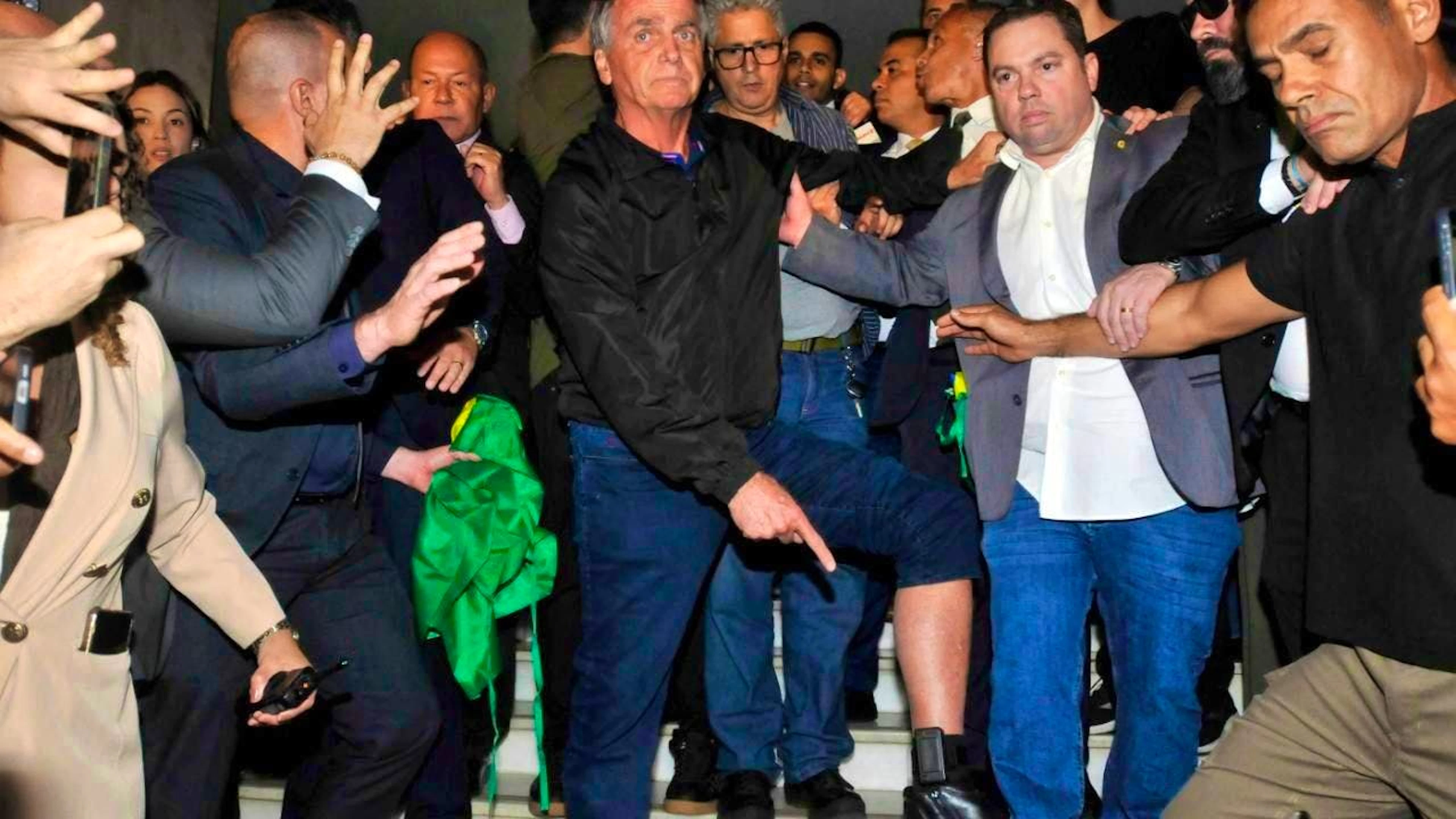 ARCHIVE - Brazil's former president Jair Bolsonaro shows an electronic ankle bracelet at the congress in Brasilia, which he must wear by order of the Supreme Court. Photo: Minervino Junior/Correio Brazilienze - D.A Press/dpa