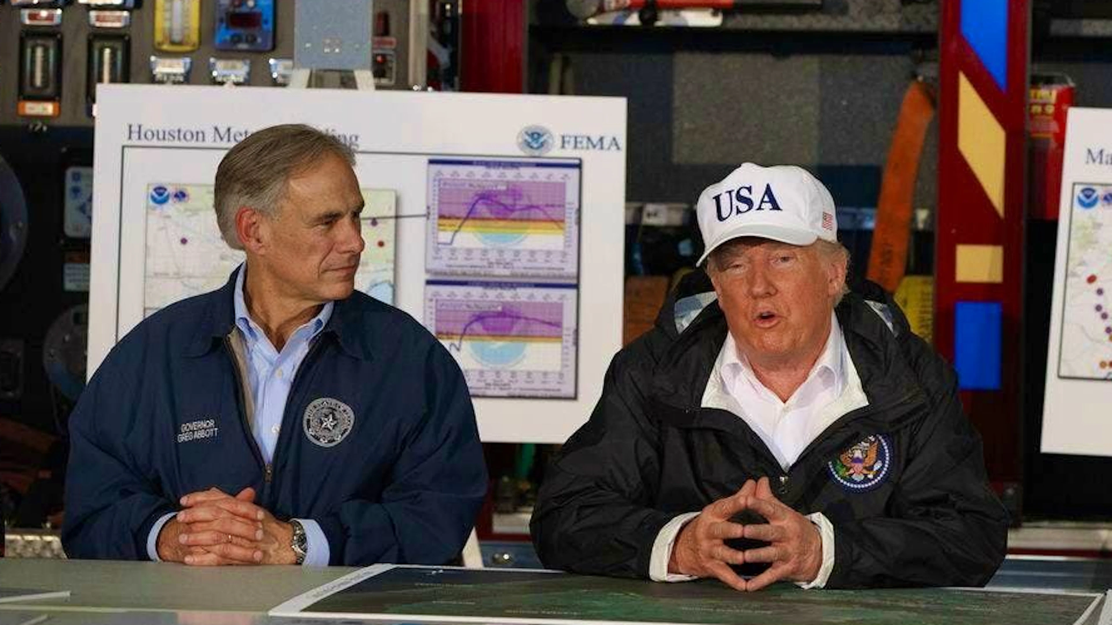 They have their sights set on the 2026 midterm elections: Texas Governor Greg Abbott (left) and Donald Trump in Corpus Christi, Texas (file photo).