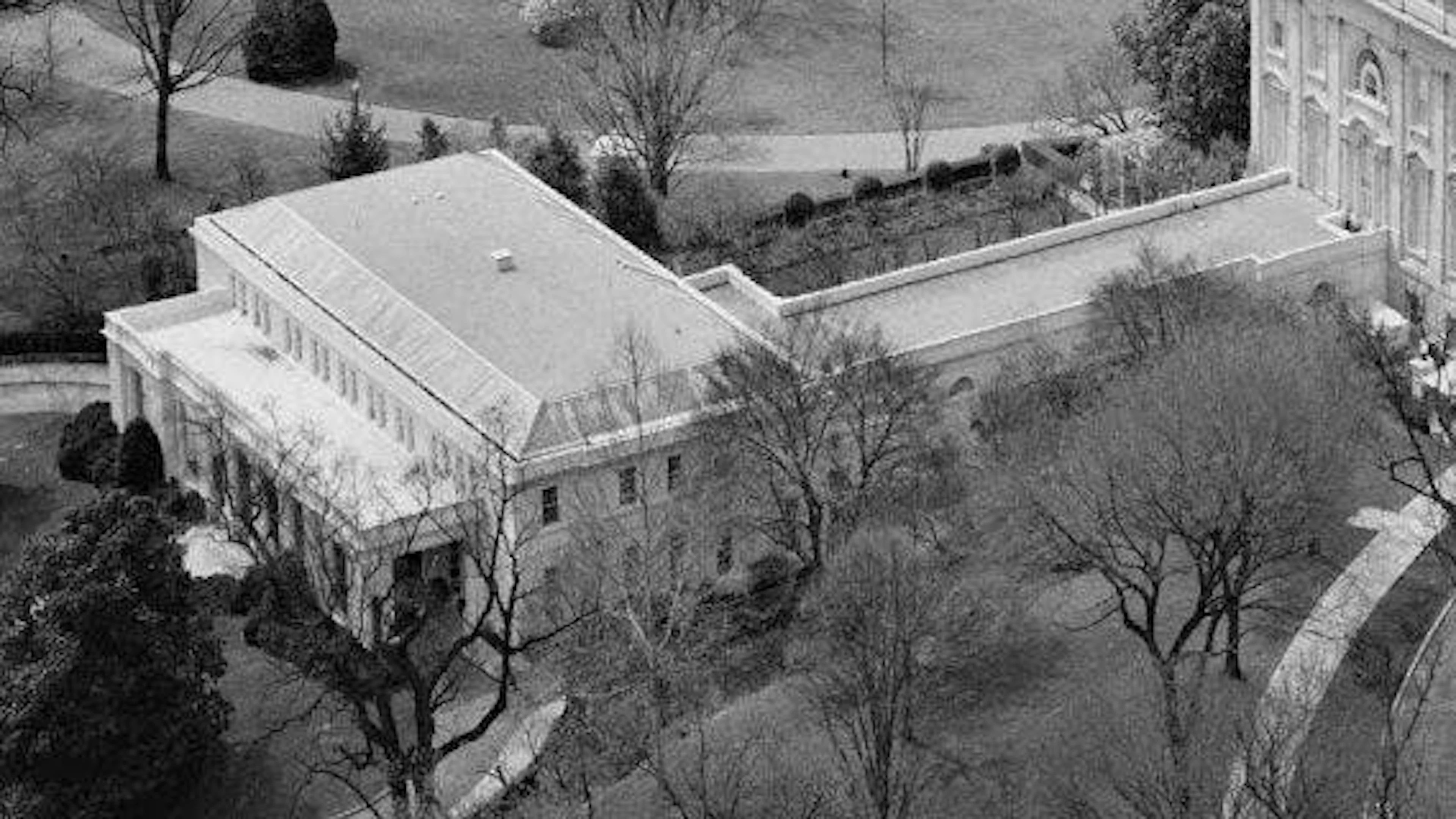 Der <em>East Wing</em> 1992: Das zweistöckige Gebäude ist mit dem Weissen Haus verbunden und beherbergt ein Büro für die <em>First Lady</em> sowie von anderen Angestellten.