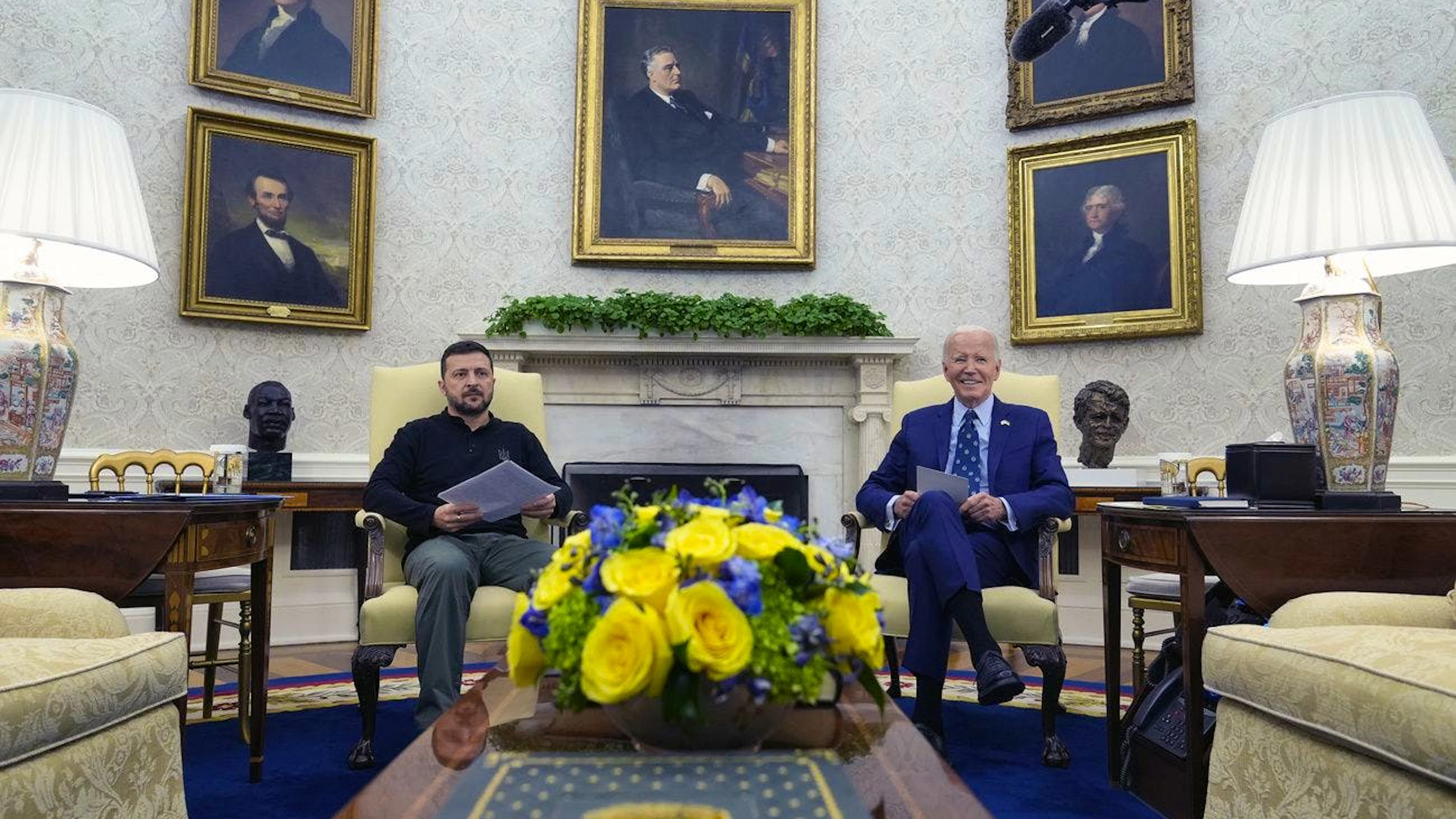 Das <em>Oval Office</em> im Weissen Haus ist nicht mehr dasselbe, seitdem Joe Biden nicht mehr im Amt ist. Das ist nicht politisch gemeint, sondern zielt auf das Interieur ab: Hier das Büro des Präsidenten im September 2024 – und&nbsp;…