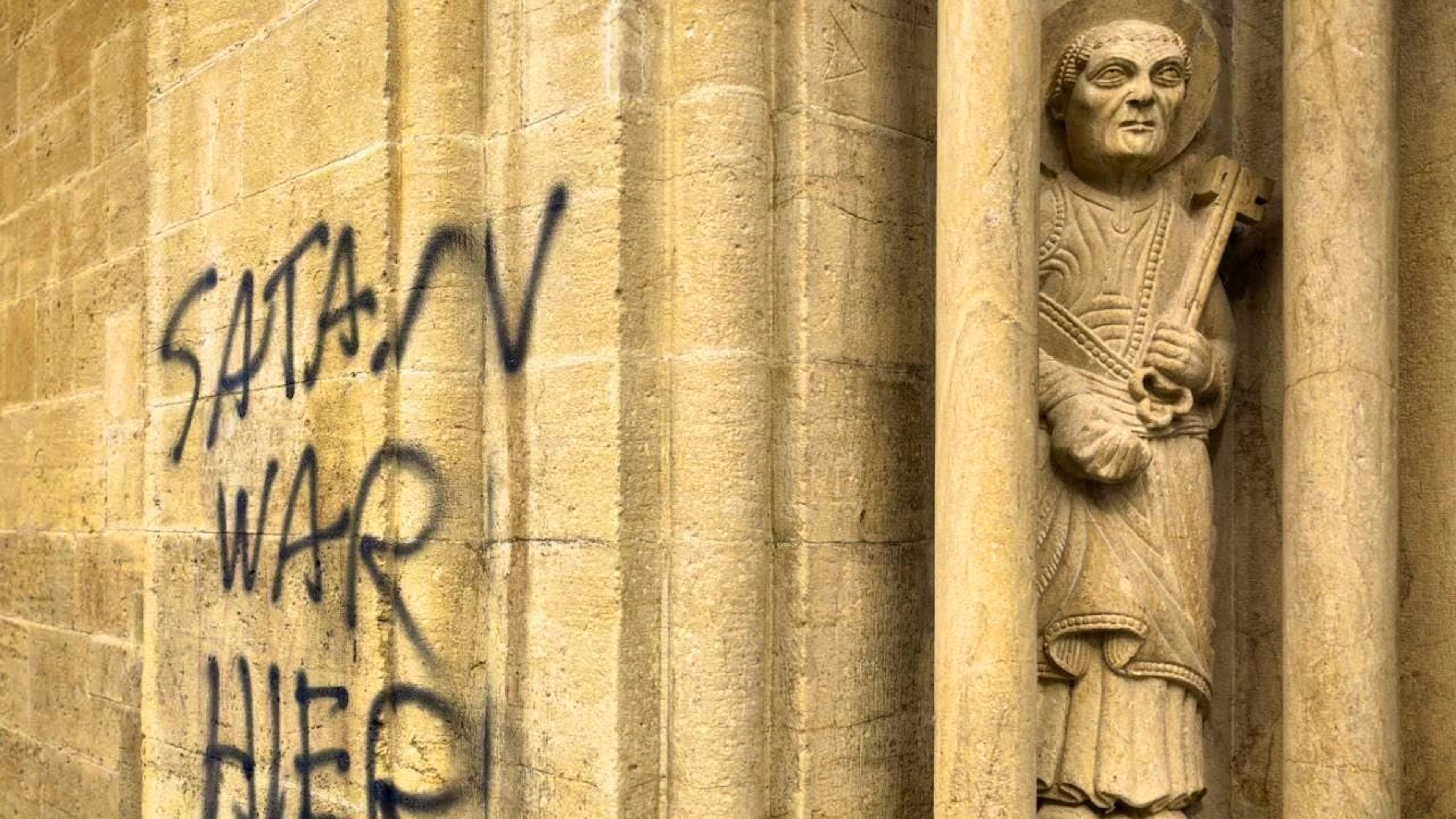 Spray painting on an exterior wall of the collegiate church in Neuchâtel.