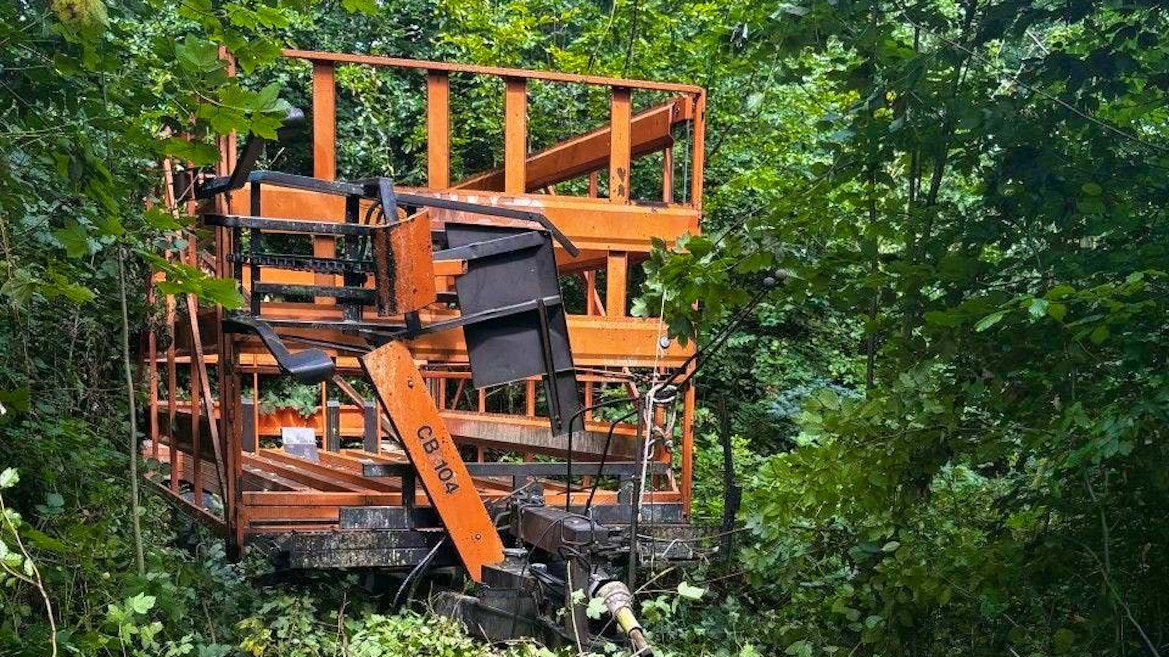 It is unclear who left the bale collector in the middle of the forest. It is unclear who left the bale collector in the middle of the forest. Aargau cantonal police