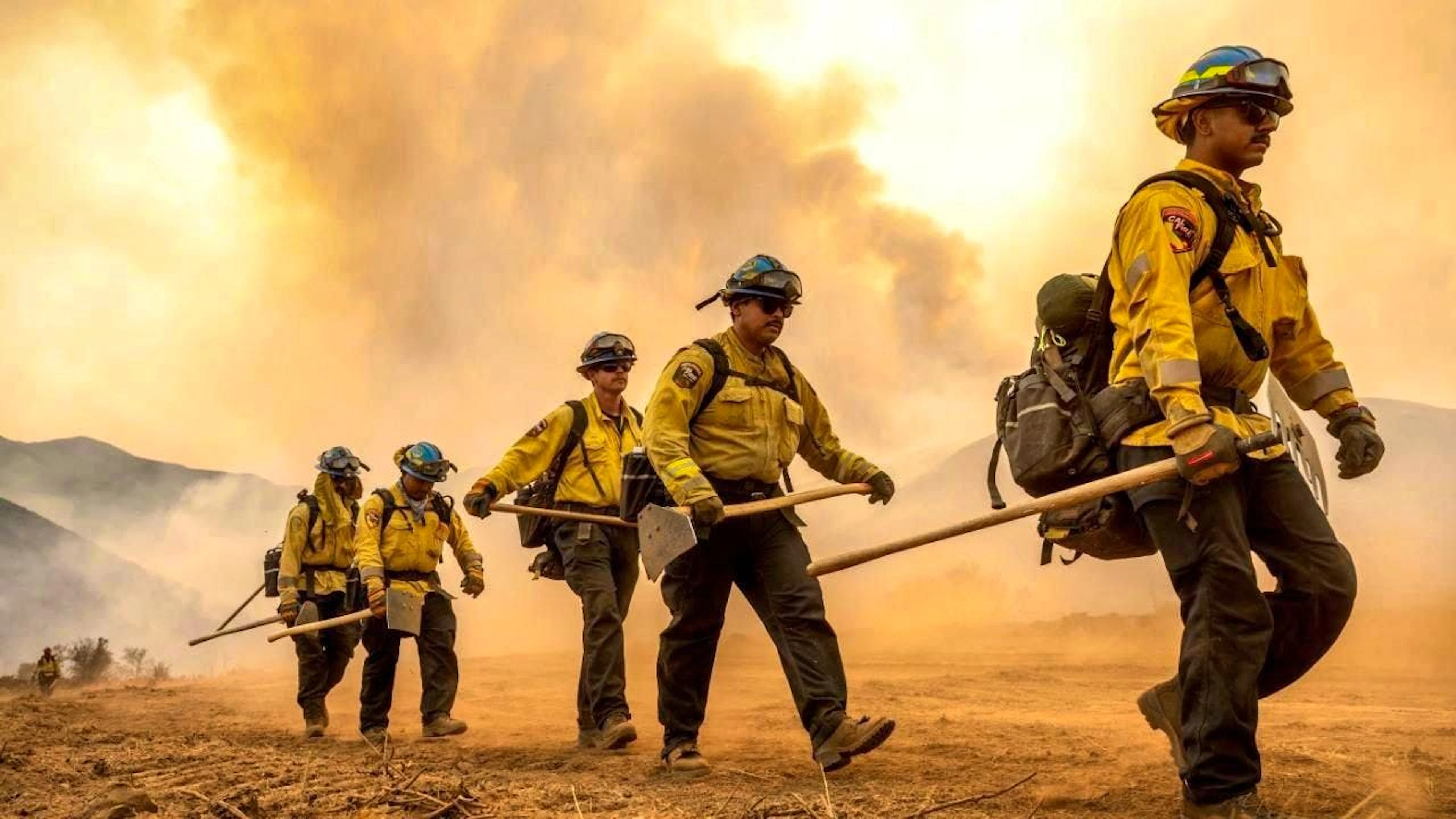 dpatopbilder - Firefighters battle the Gifford Fire in the Los Padres National Forest. Photo: Noah Berger/AP/dpa