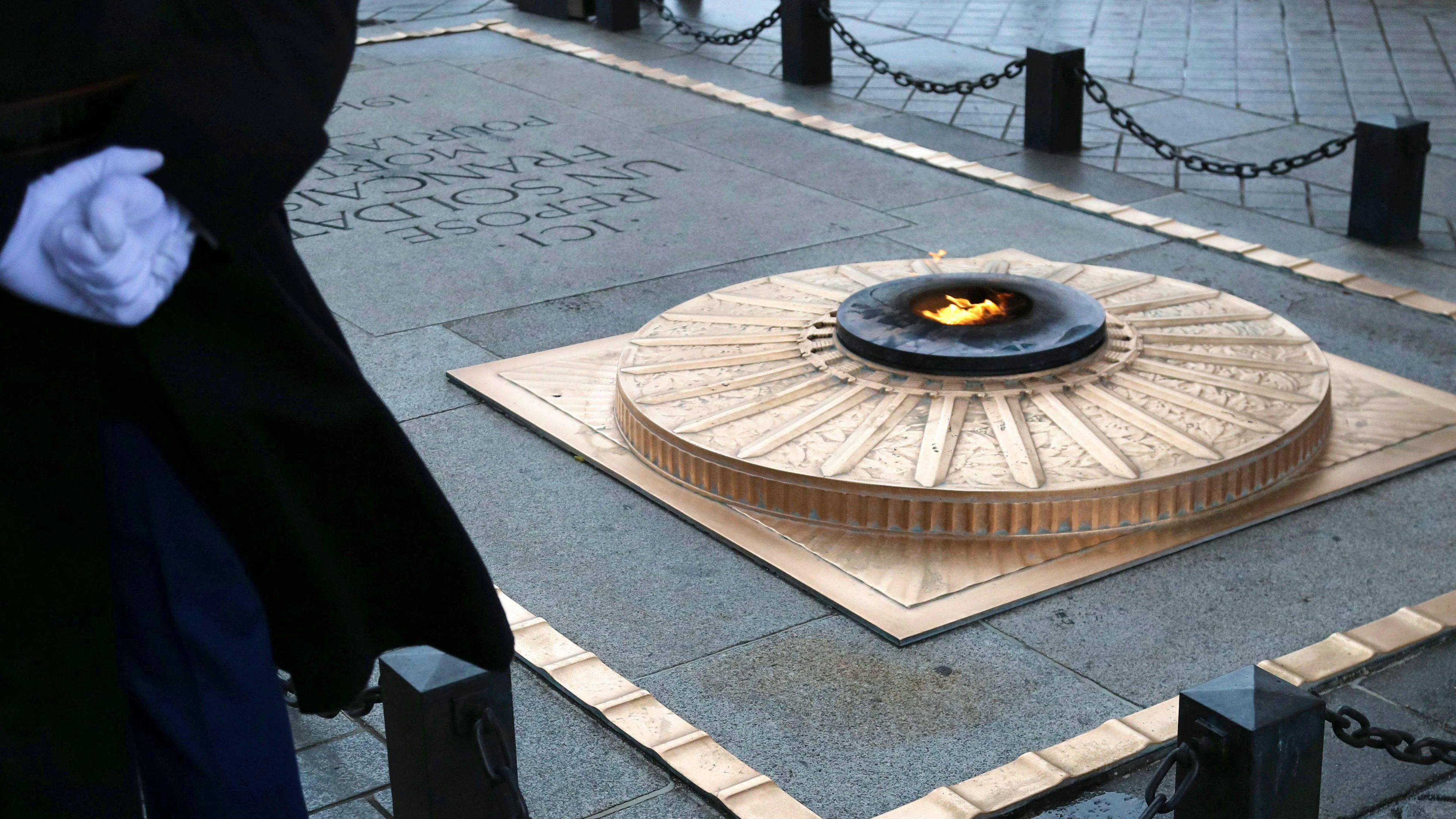 Am Grabmal des unbekannten Soldaten in Paris erinnert eine «Ewige Flamme» an die Gefallenen des Ersten Weltkriegs (Archivbild).