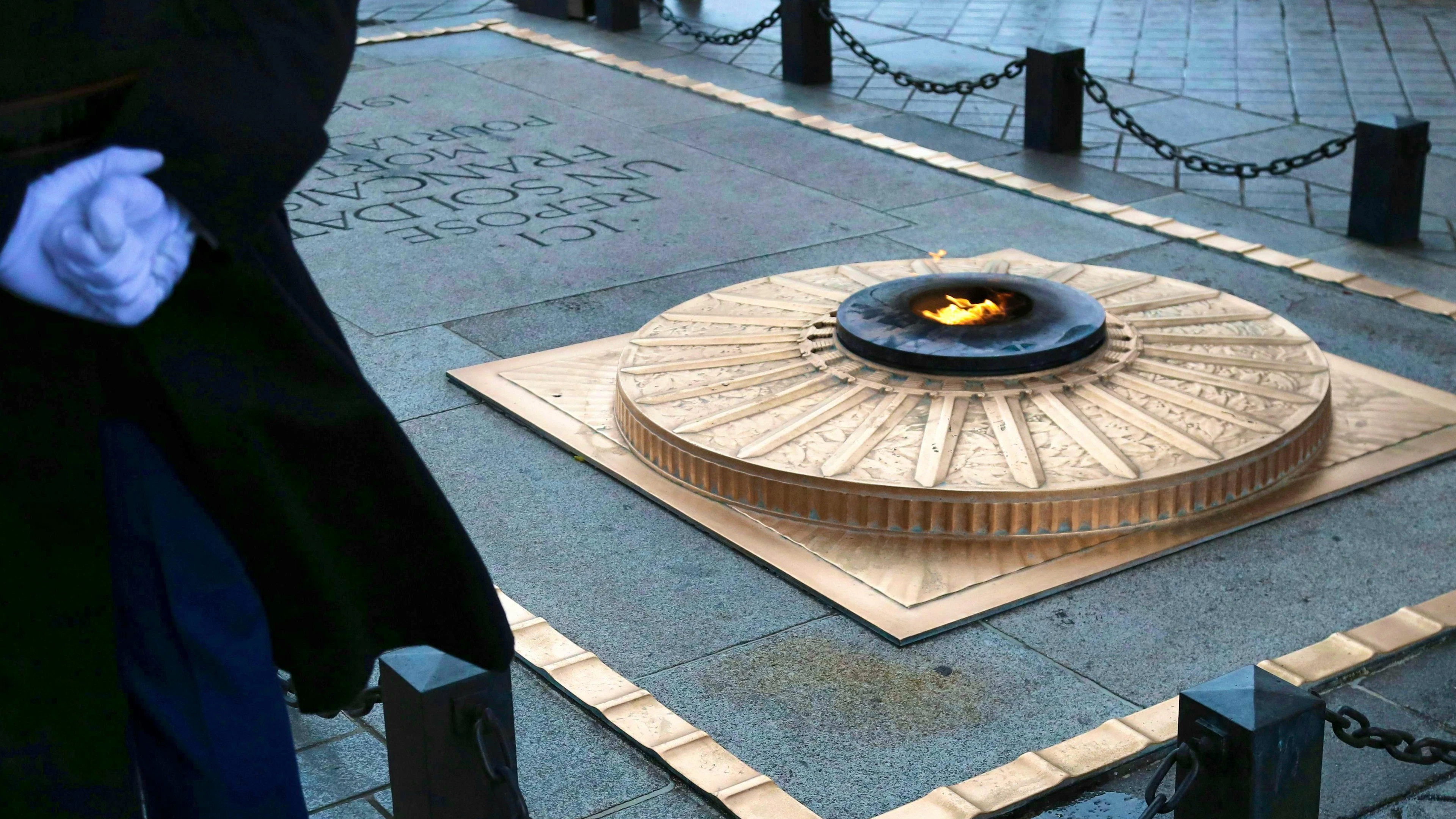 At the tomb of the unknown soldier in Paris, an "eternal flame" commemorates the fallen of the First World War (archive photo).