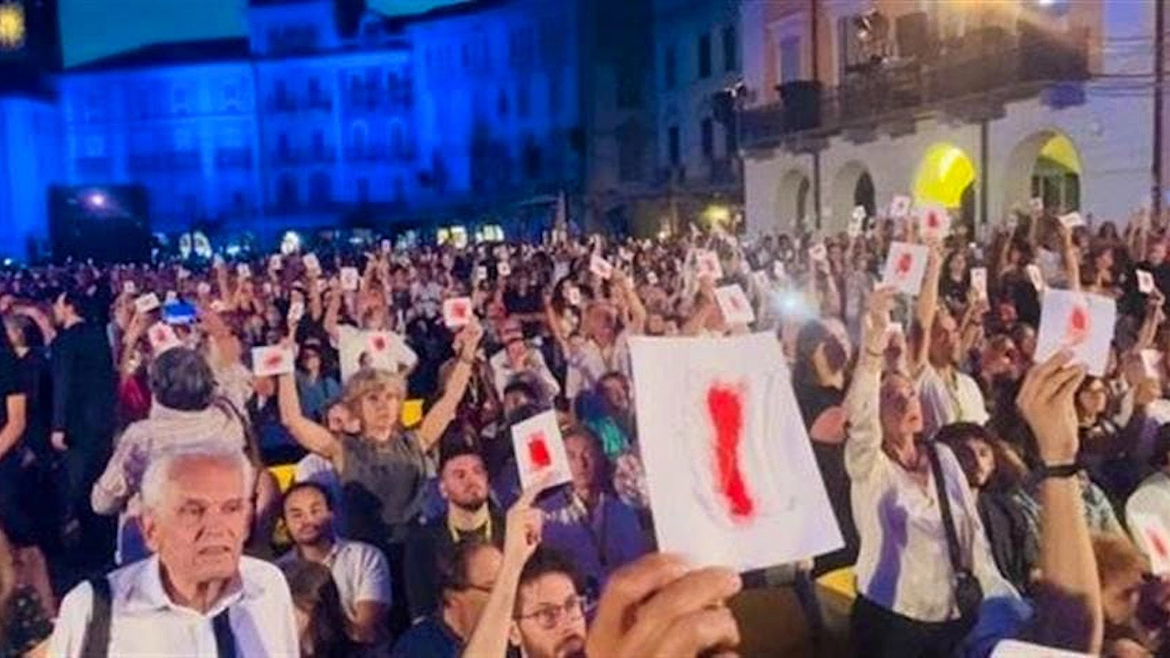 Un'immagine dell'azione in Piazza Grande