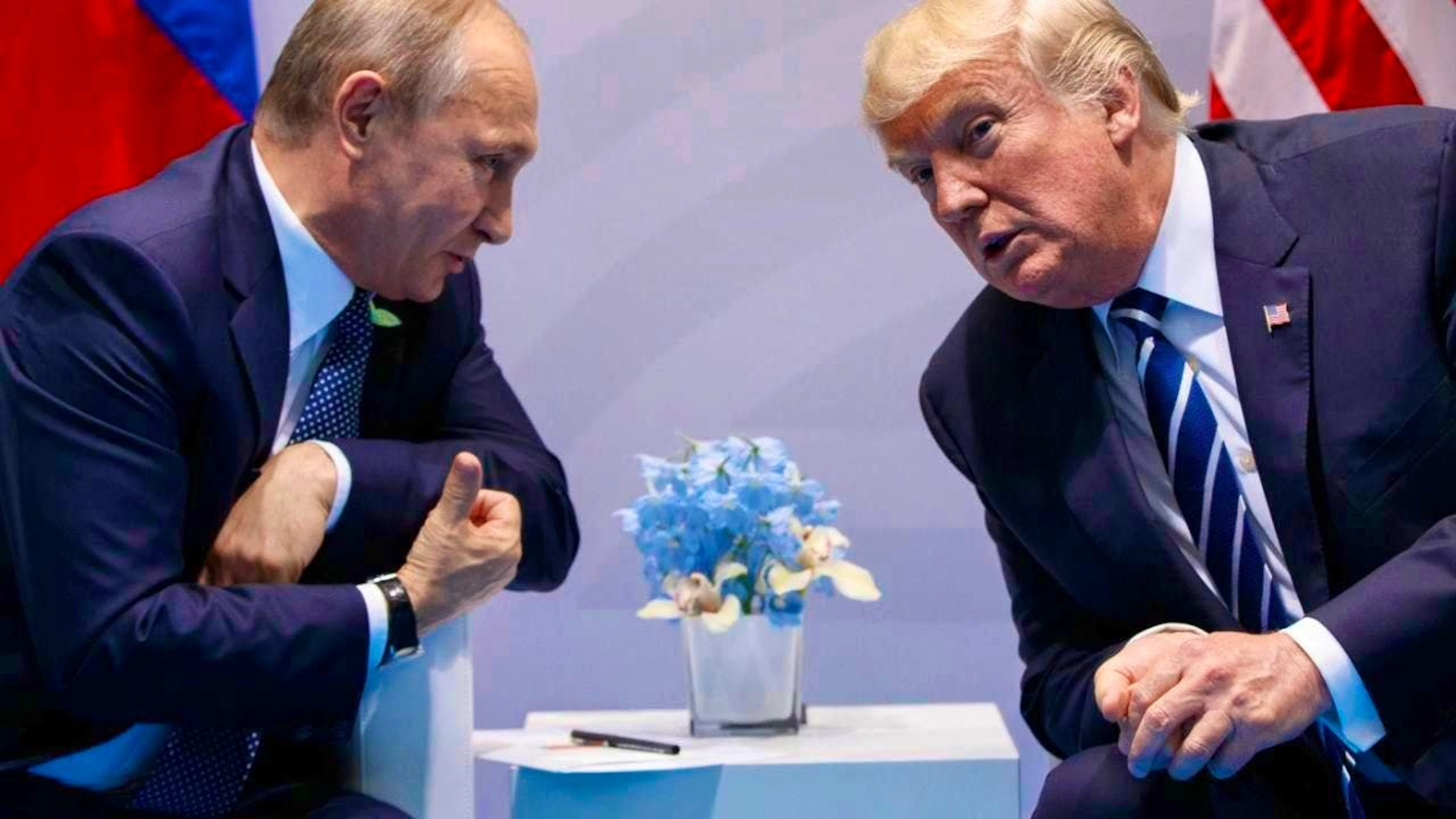 ARCHIVE - Vladimir Putin (l), President of Russia, and Donald Trump, then President of the USA, talk at the G20 summit. In the struggle to end the war in Ukraine, US President Donald Trump sees it as a concession by the Kremlin that Russia no longer wants to completely conquer its neighboring country. Photo: Evan Vucci/AP/dpa