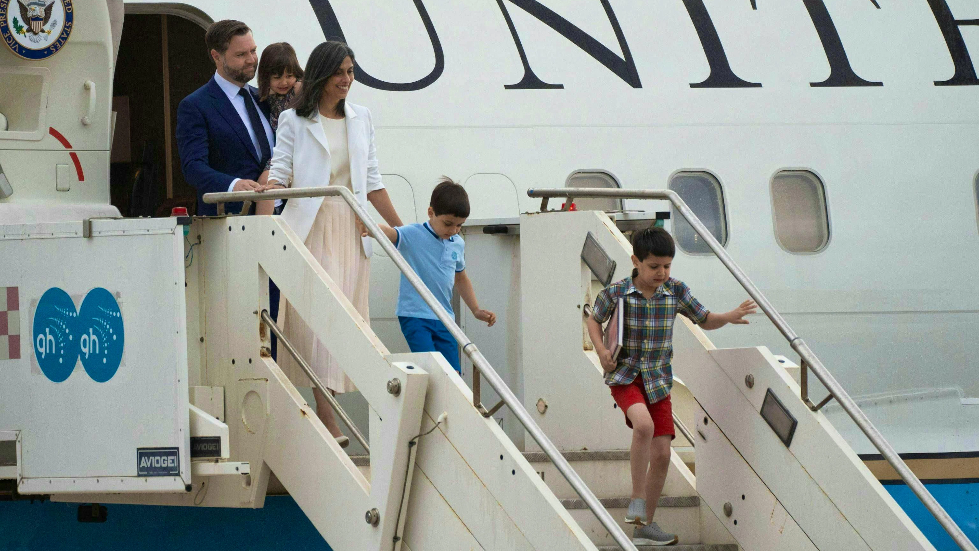 Public resources misused for private purposes? US Vice President JD Vance disembarks Air Force Two with his family at Rome Ciampino Airport on April 18, 2025. (Archive)