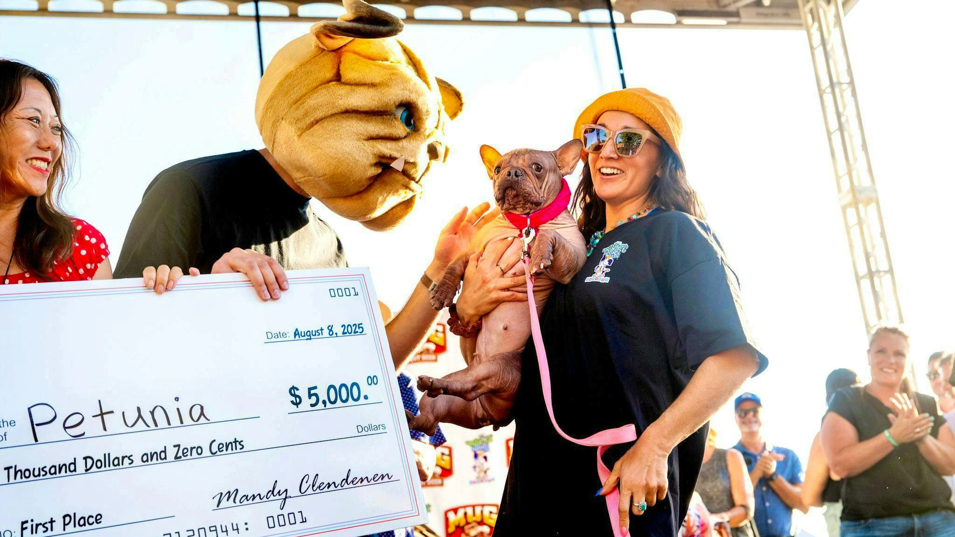 Petunia's owner was delighted to receive 5000 dollars in prize money.