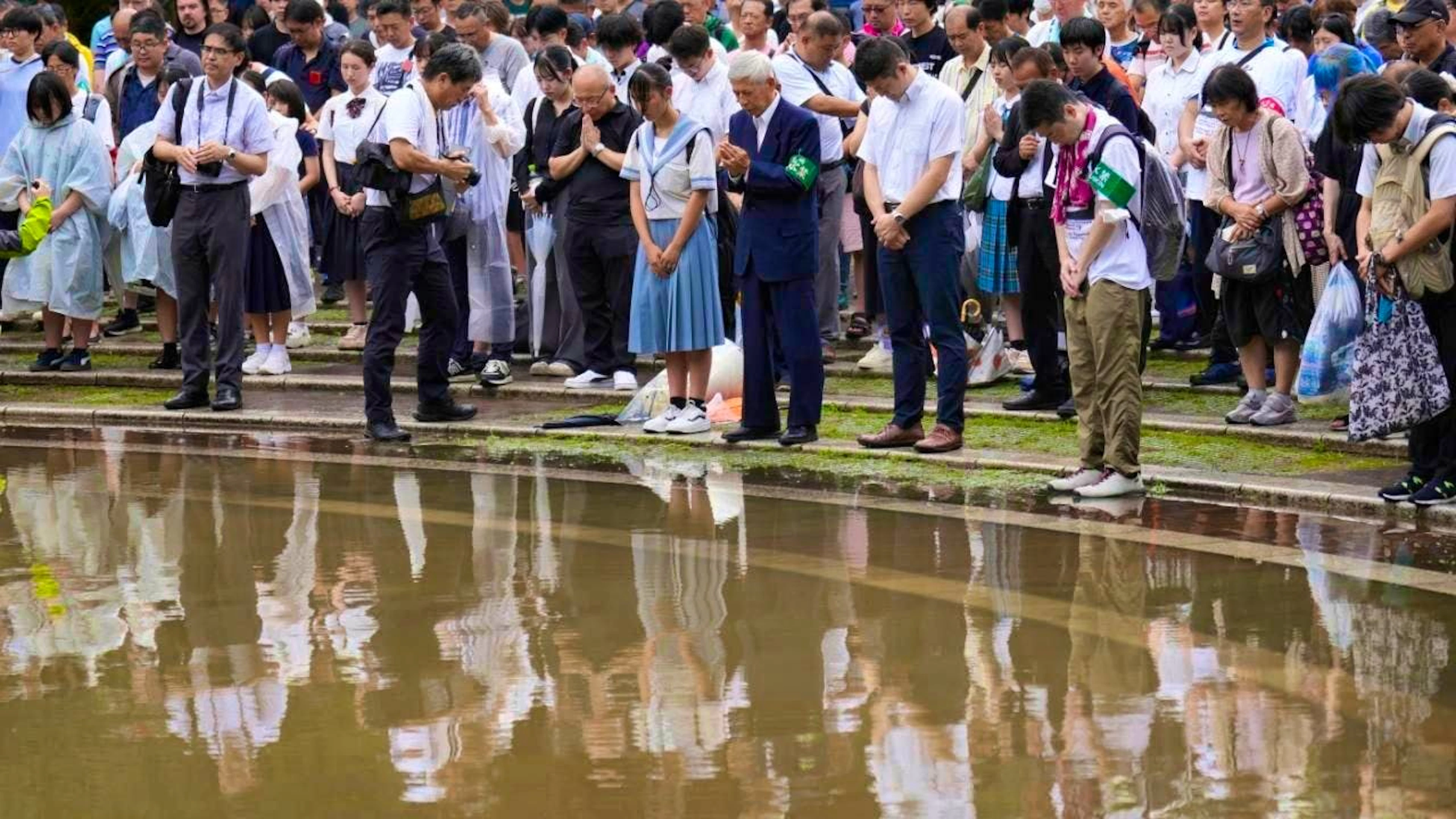 People observe a minute's silence at the Atomic Bomb Hypocenter Park. Photo: Eugene Hoshiko/AP/dpa