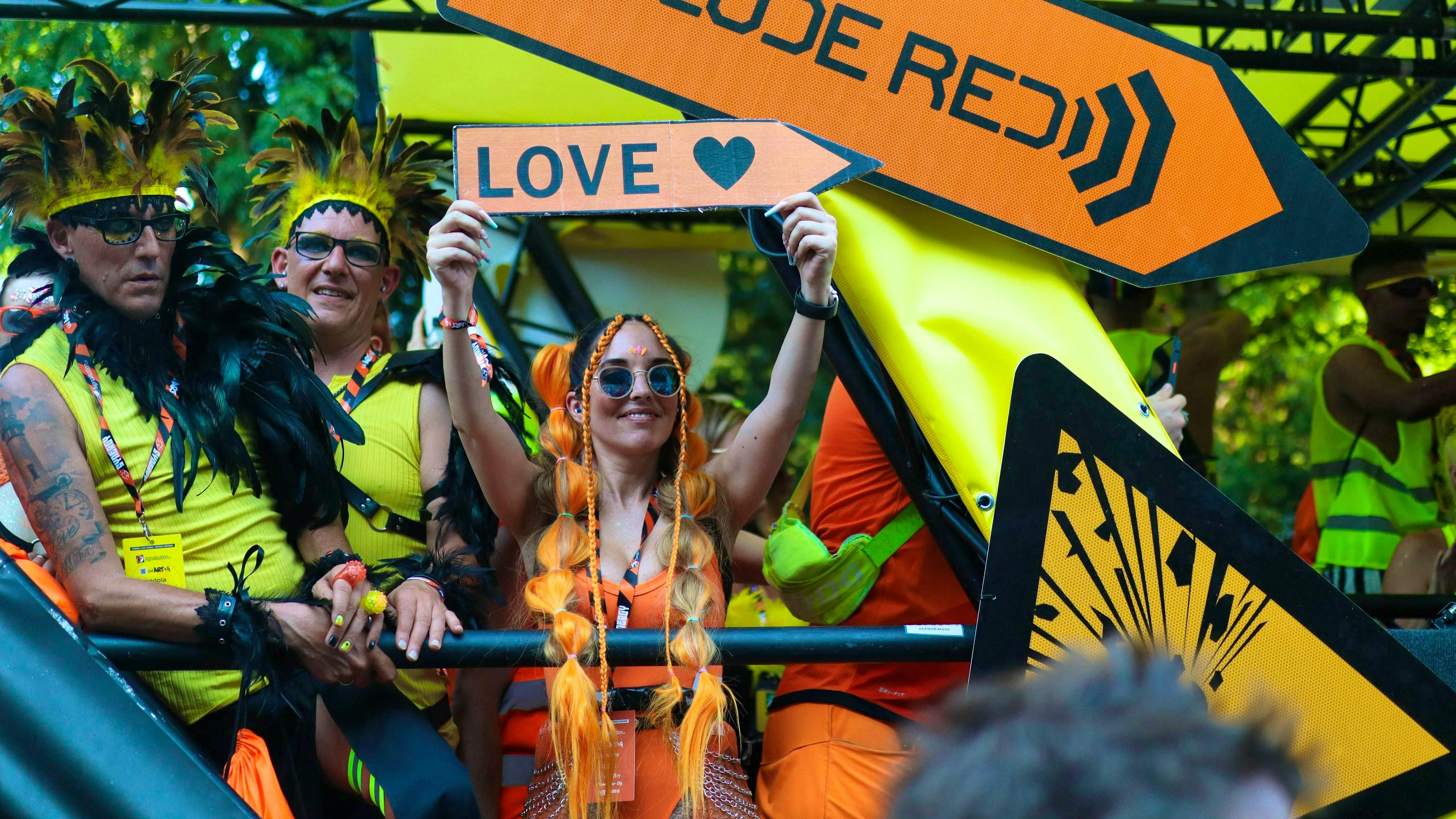 Over 200 international acts have a clear message: "Live Love, Love Life".