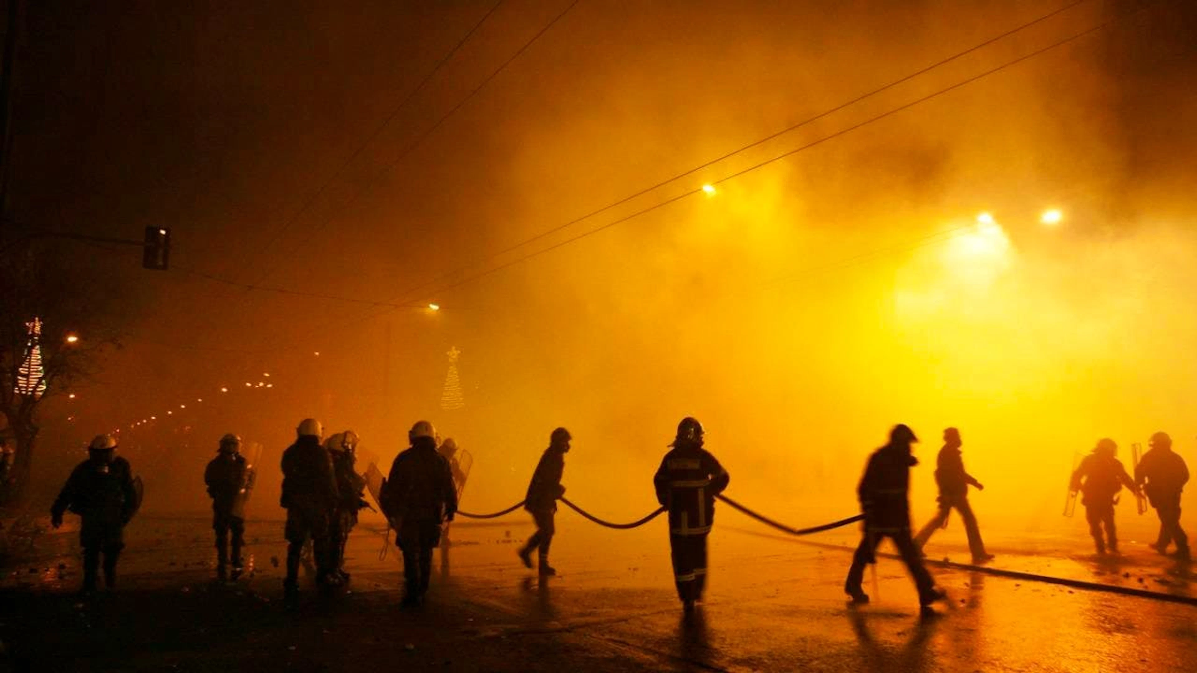 La Grecia ancora alle prese con vasti incendi