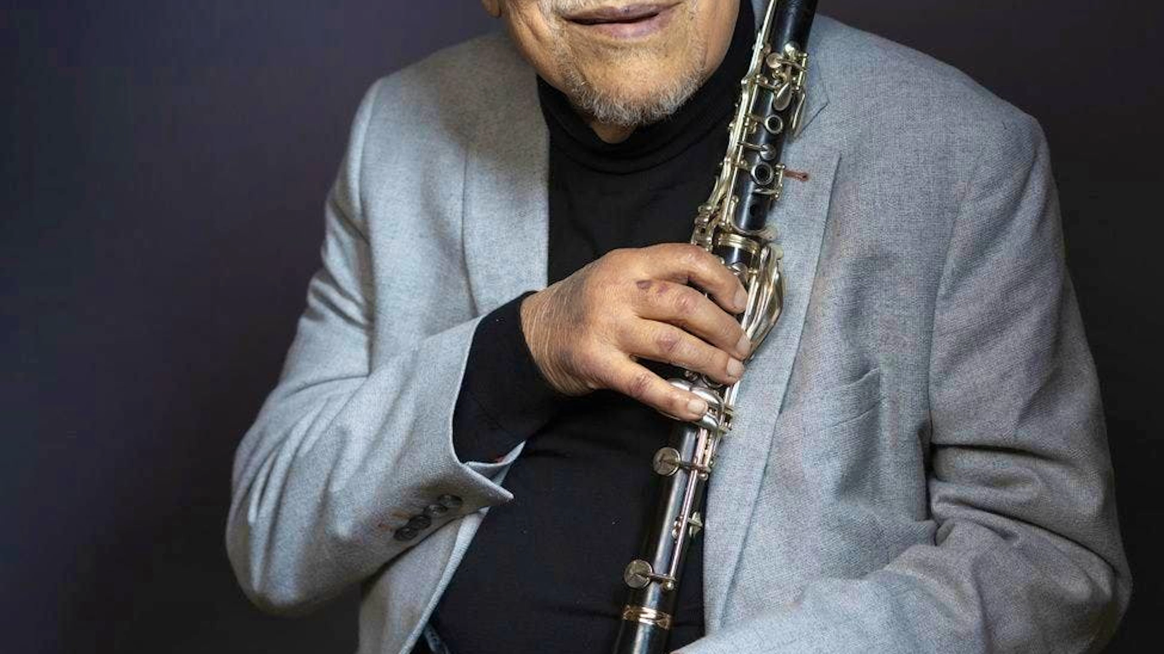 "The pulse of a person knows no religion. It's just there - like music": Giora Feidman, clarinettist and instrumental soloist of klezmer music. The portrait was taken on July 21, 2025 in Zurich.