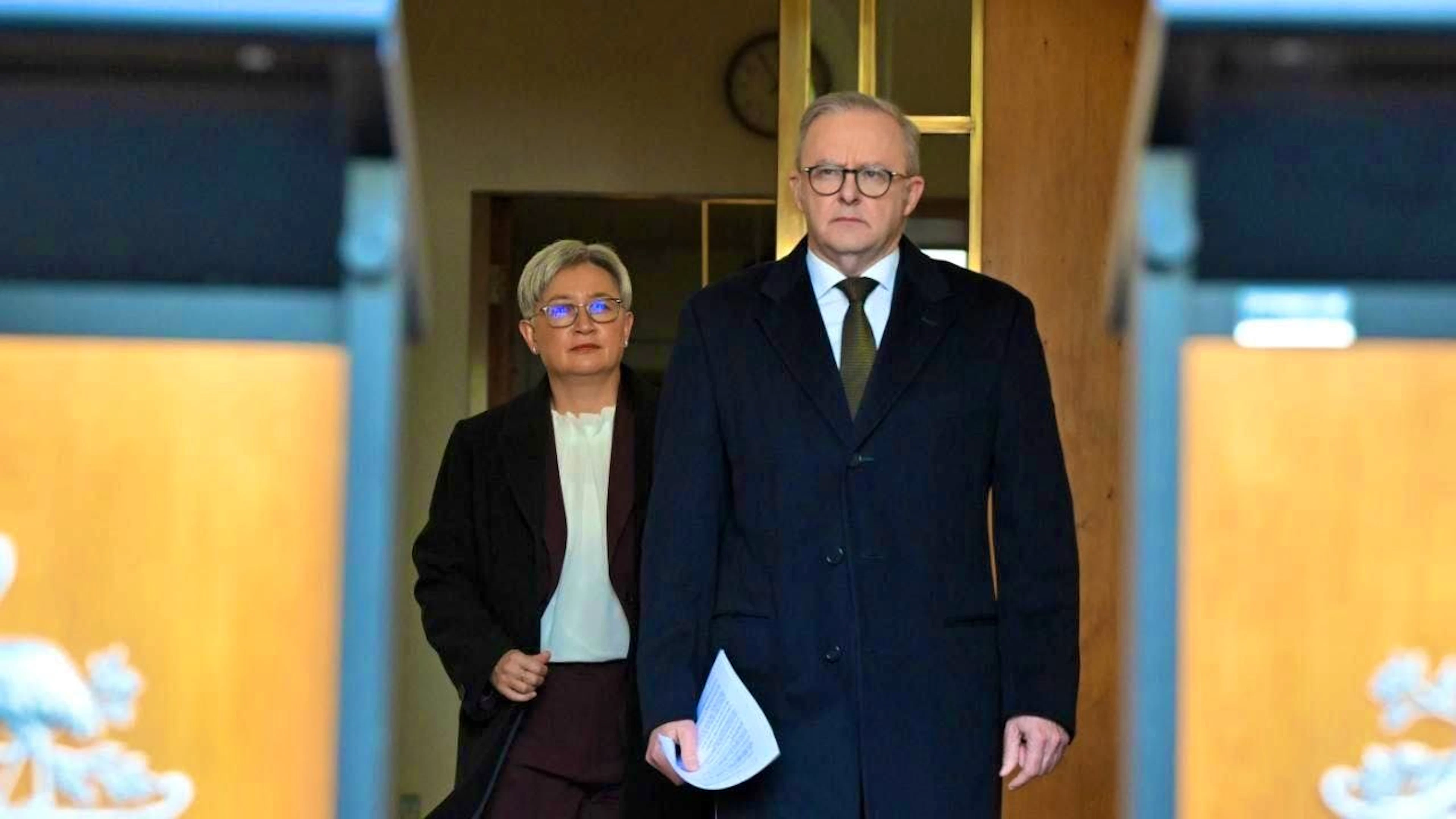 Australia's Foreign Minister Penny Wong (l) and Prime Minister Anthony Albanese arrive for a press conference at Parliament House in Canberra. After France and Canada, Australia also wants to recognize Palestine as a state. Photo: Mick Tsikas/AAP/dpa
