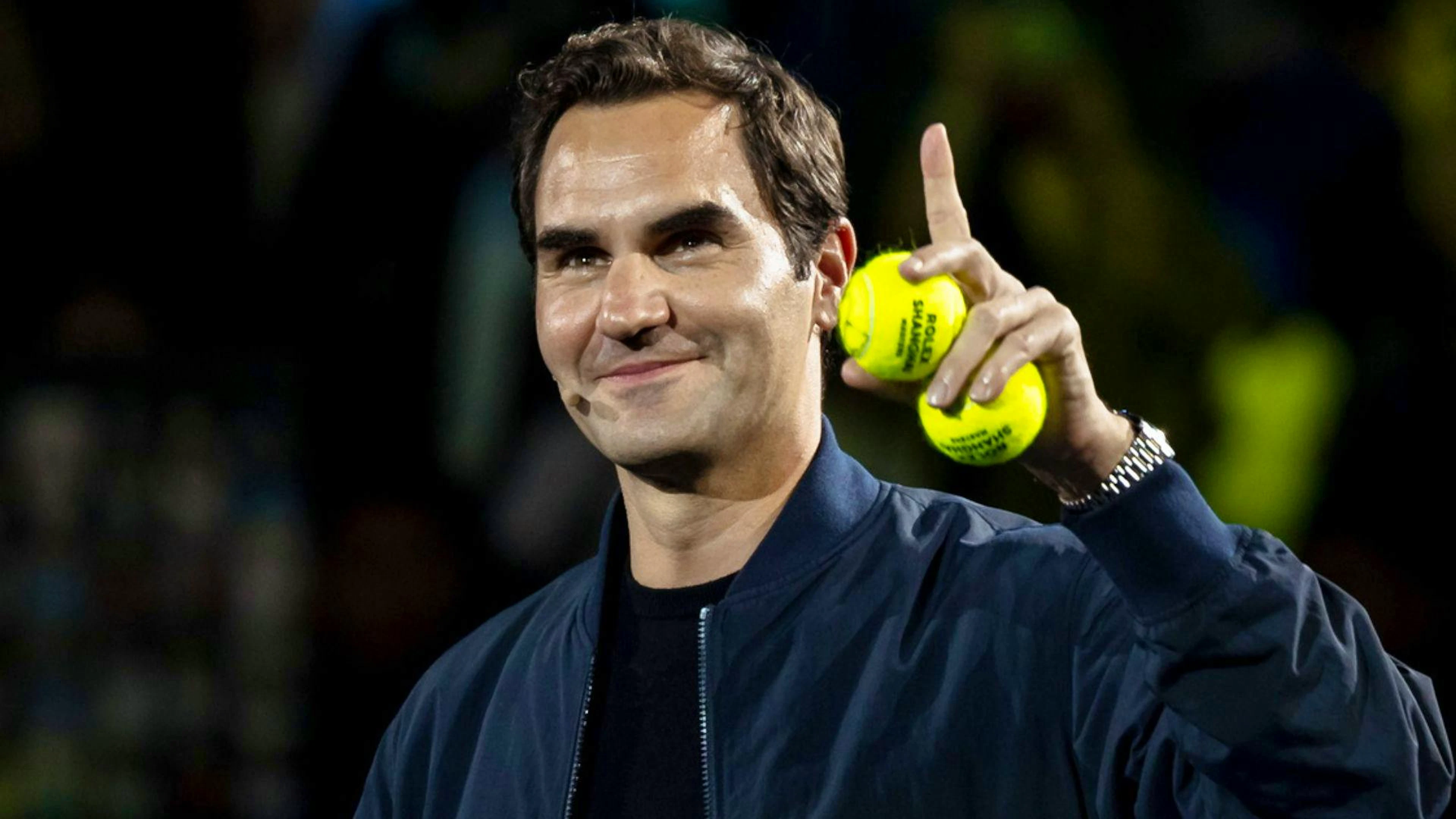 Roger Federer nimmt in Shanghai an einem Showkampf teil.