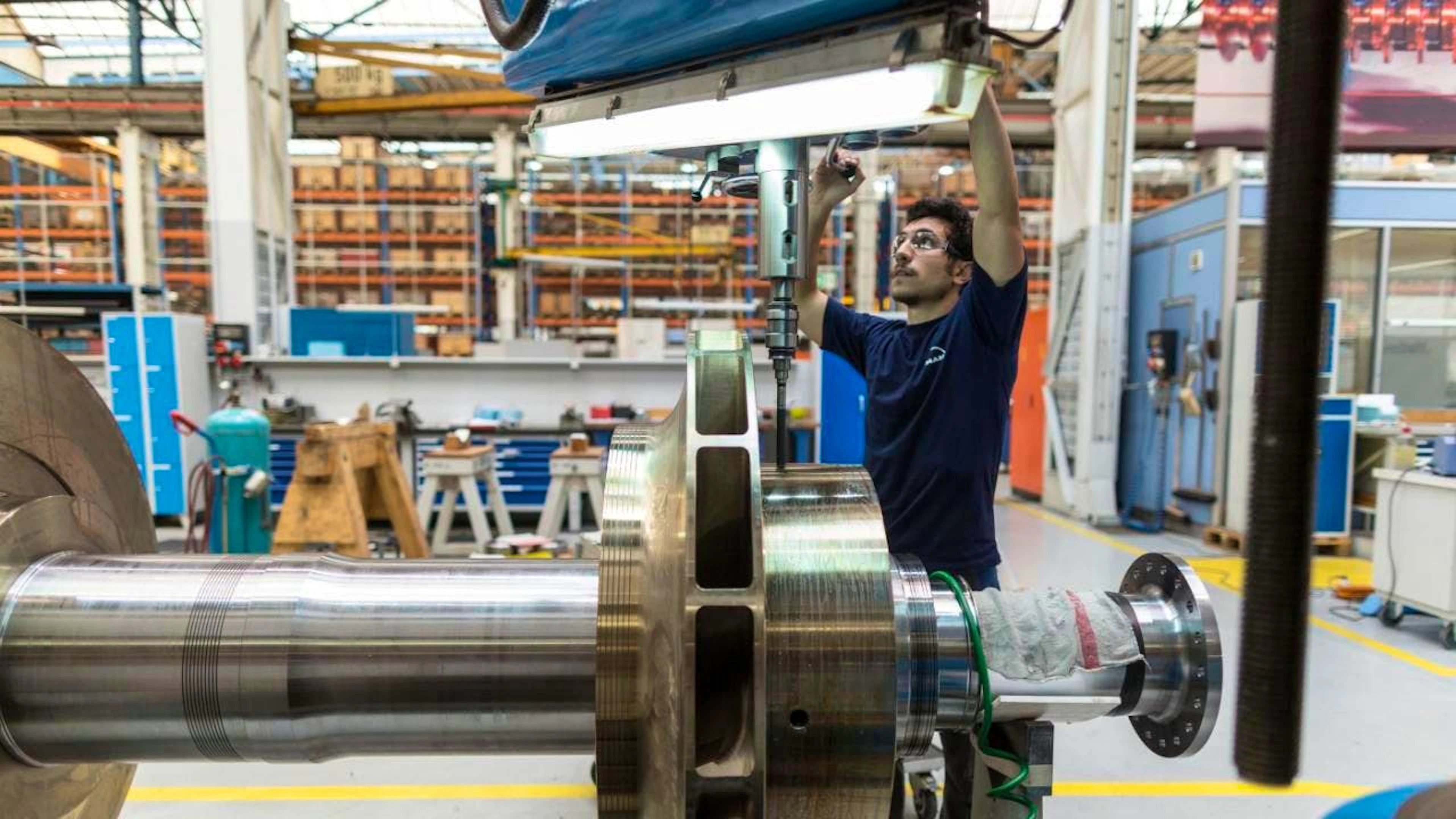 Junge Maschinenbauer haben es momentan schwer, eine Stelle zu finden. Grund ist die angespannte Lage in der Industrie. (Archivbild)
