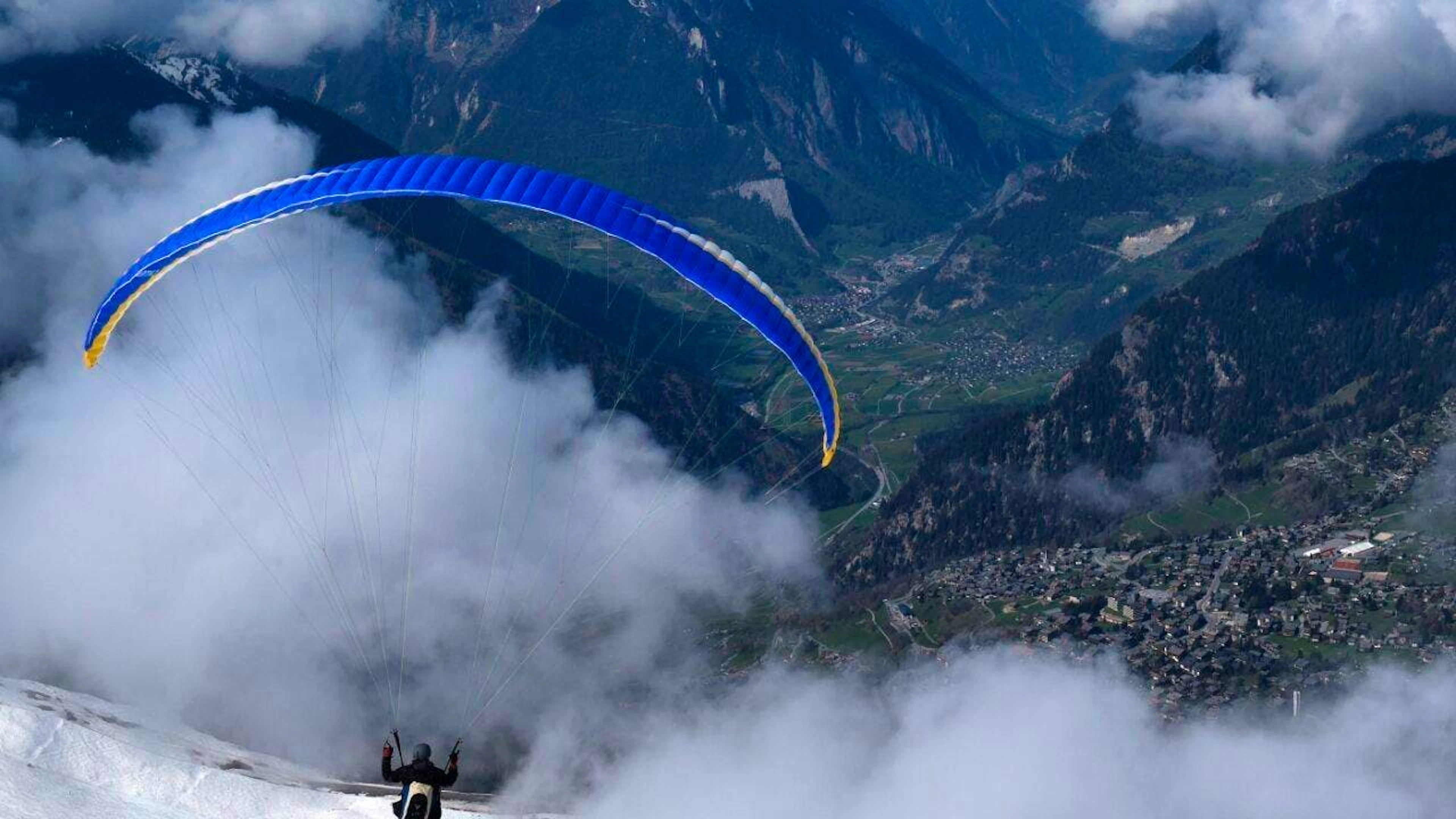 Un parapendista di 74 anni ha perso la vita ieri a Fiesch (VS). (foto d'illustrazione)