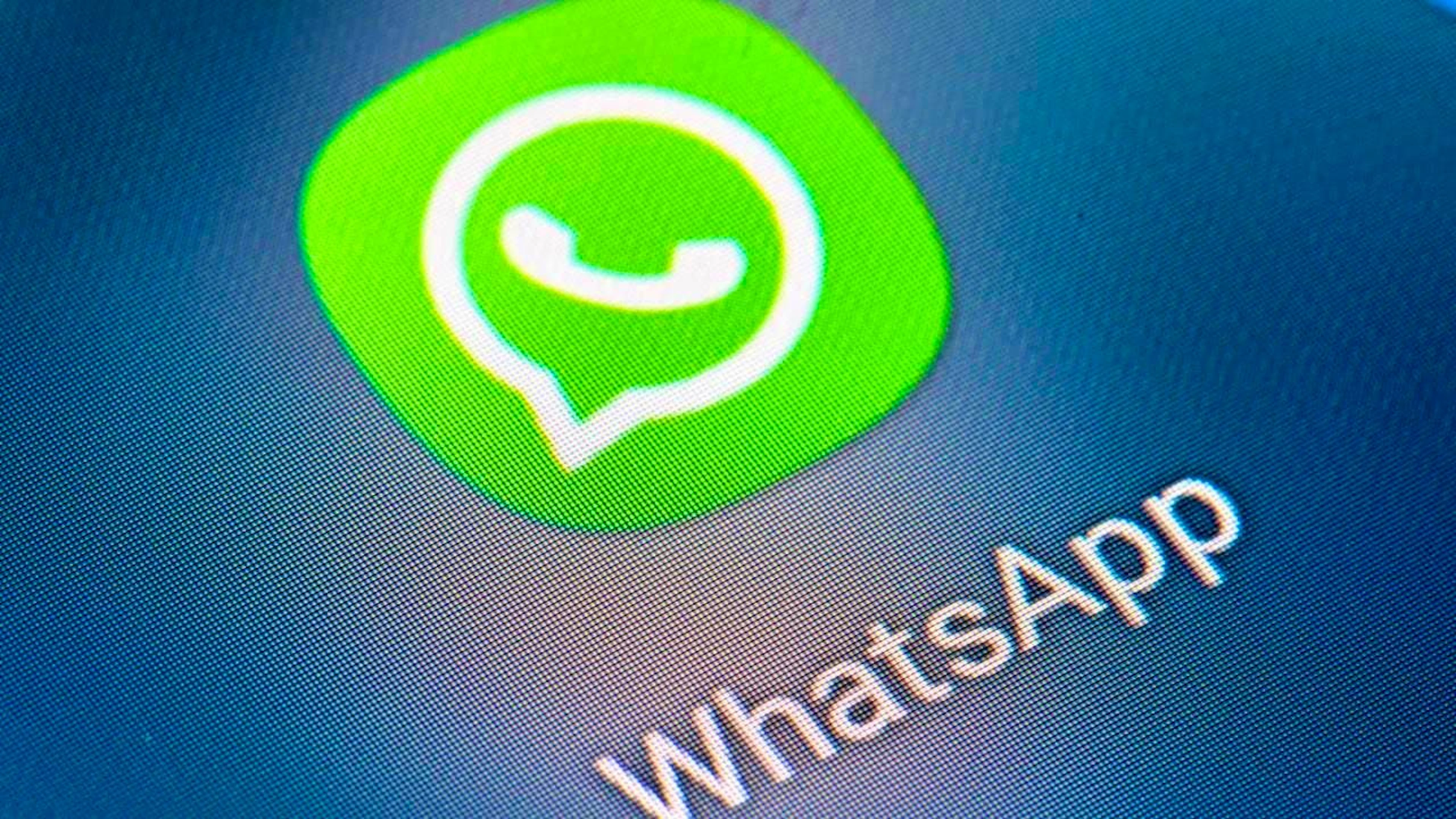 ARCHIVE - The logo of the WhatsApp app can be seen on the screen of a smartphone. Photo: Fabian Sommer/dpa