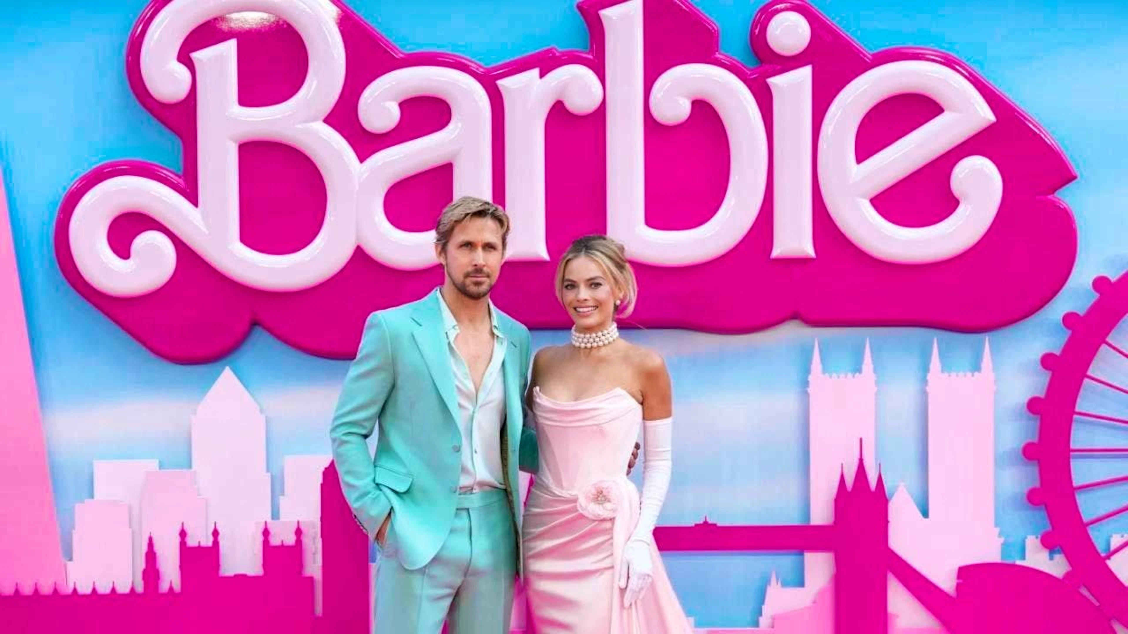 Actors Ryan Gosling (l) and Margot Robbie attend the premiere of the film "Barbie".
