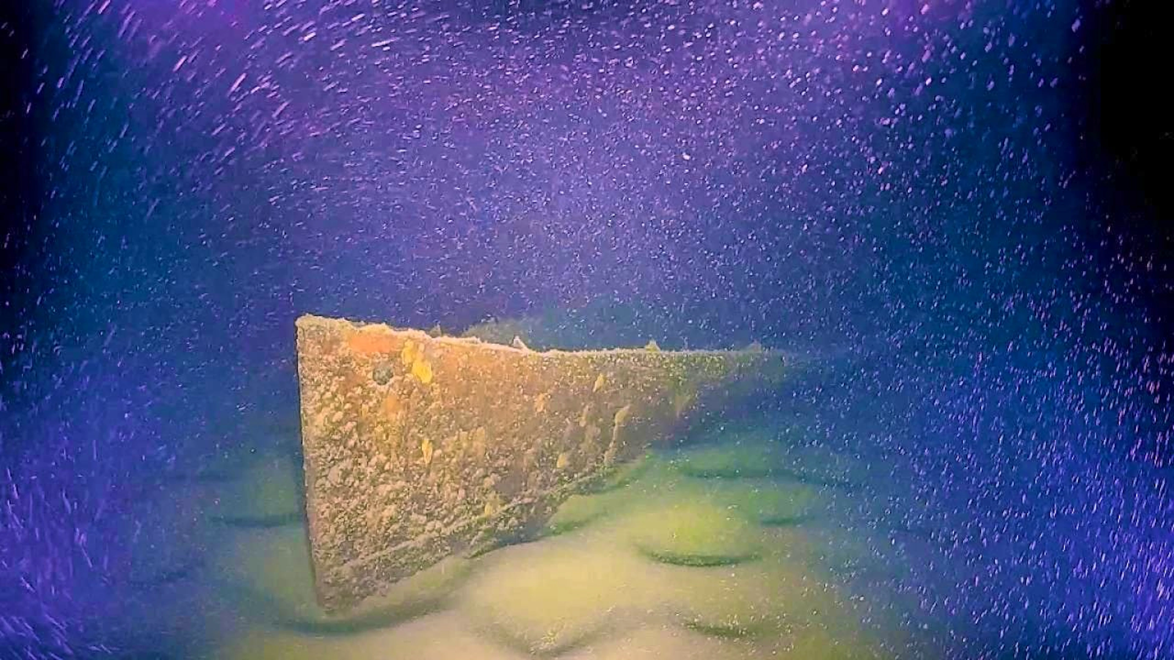 Researchers from the Landesamt für Denkmalpflege (LAD) discovered the bow of the hull of the SD Friedrichshafen II at the bottom of Lake Constance.