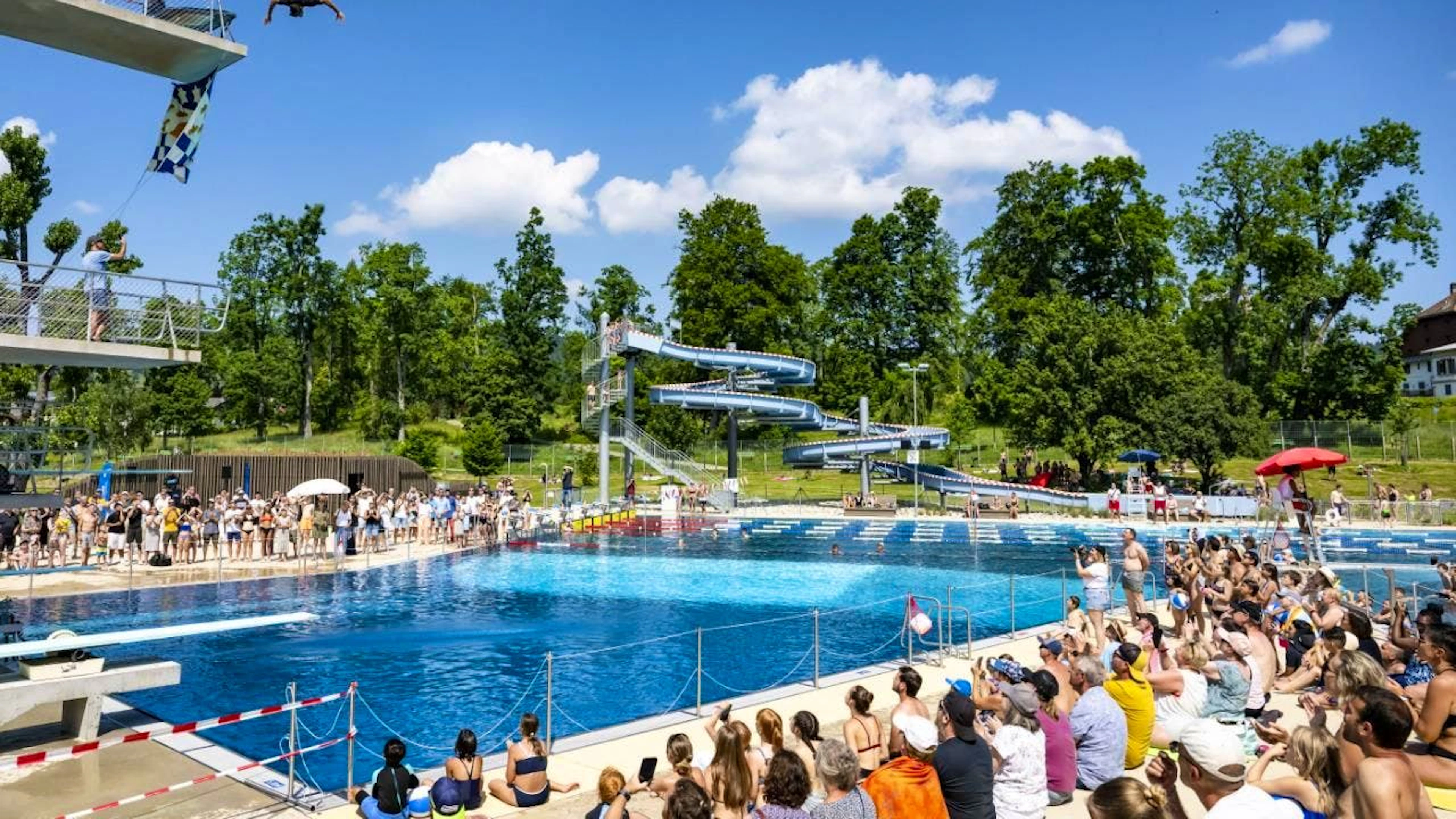 La piscina Les Melezes durante l'inaugurazione dopo i lavori lo scorso 21 giugno