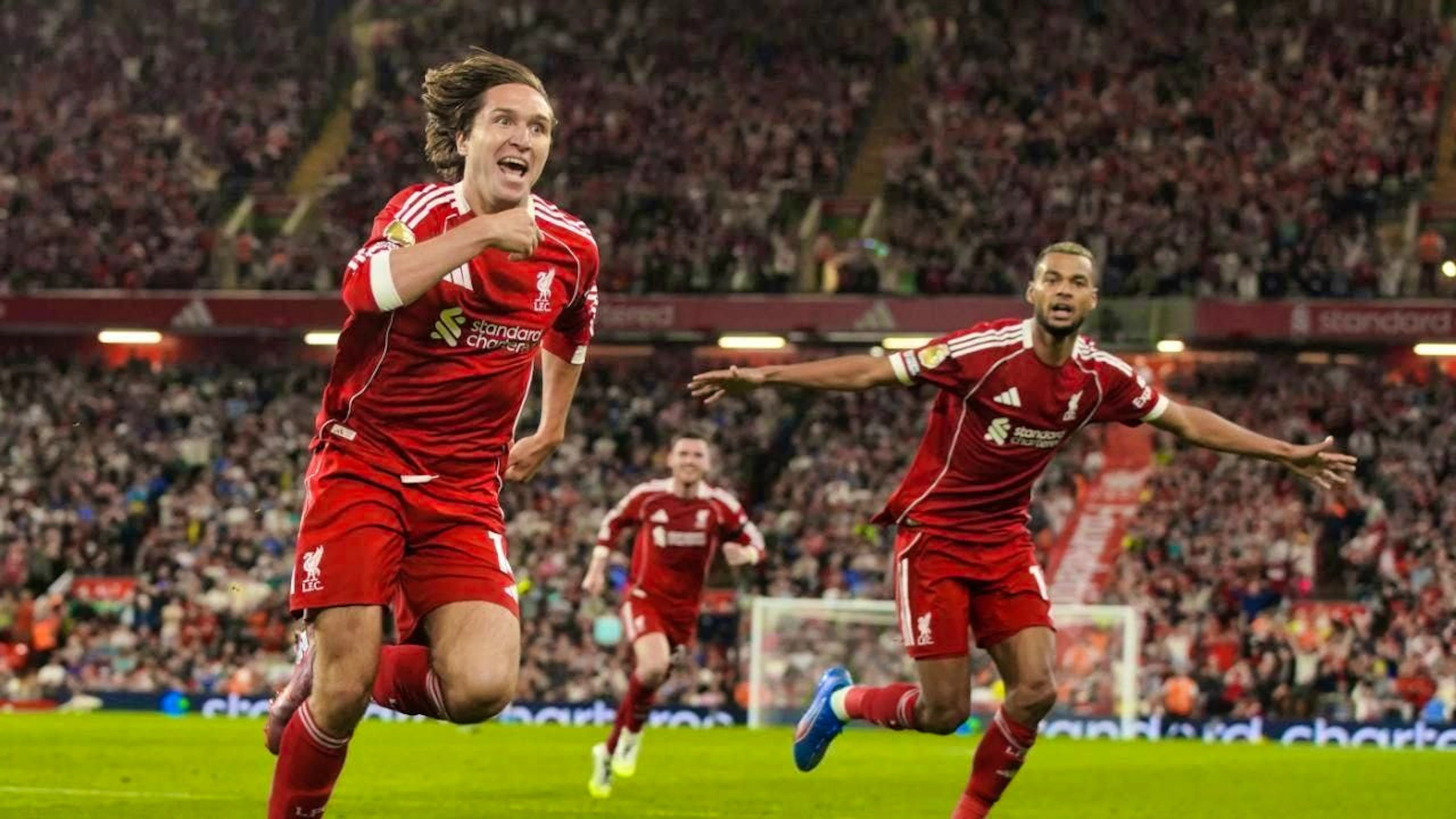 Scorer Federico Chiesa (l.) is celebrated by the Liverpool fans