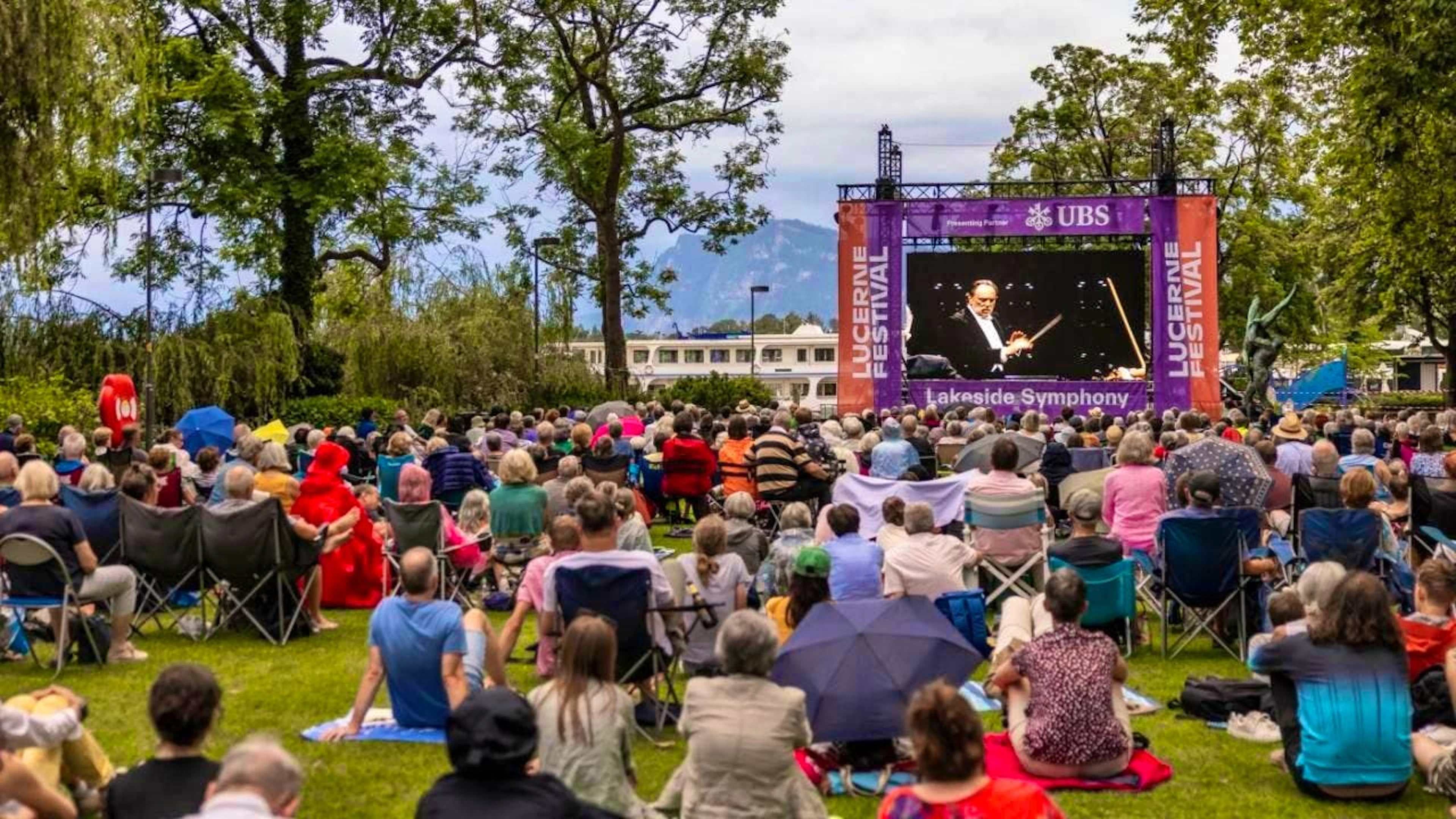 The opening concert has been broadcast live in Inselipark for years (archive recording)