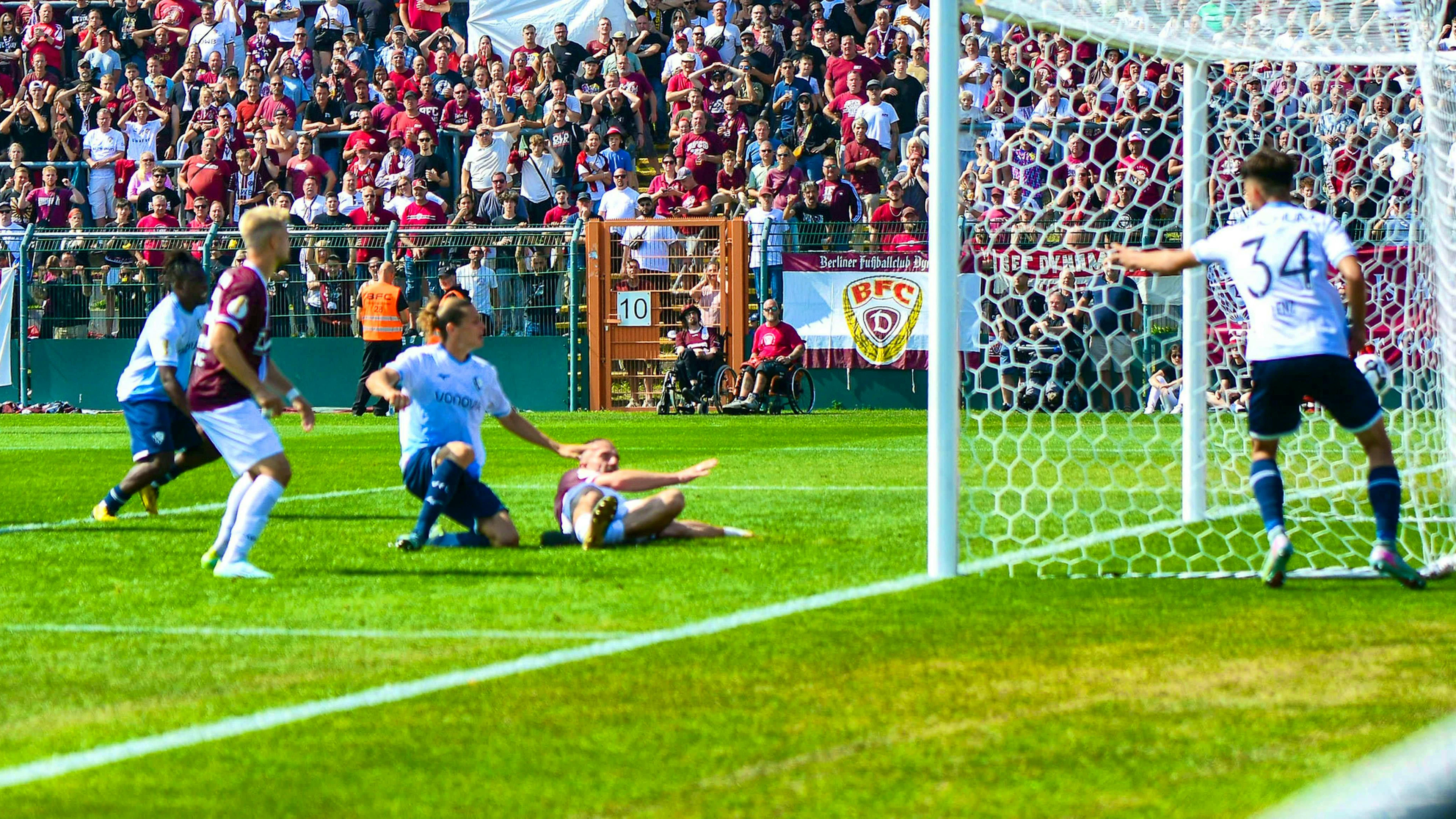 Noah Loosli saves Bochum in the cup.
