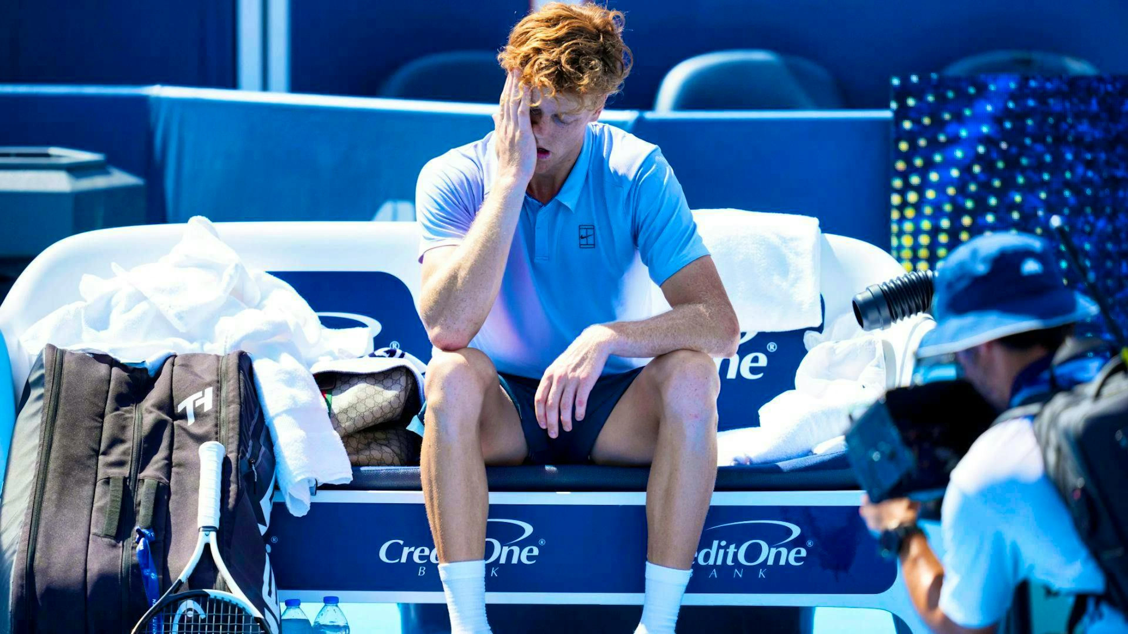 A completely exhausted Jannik Sinner has to withdraw from the Cincinnati final.