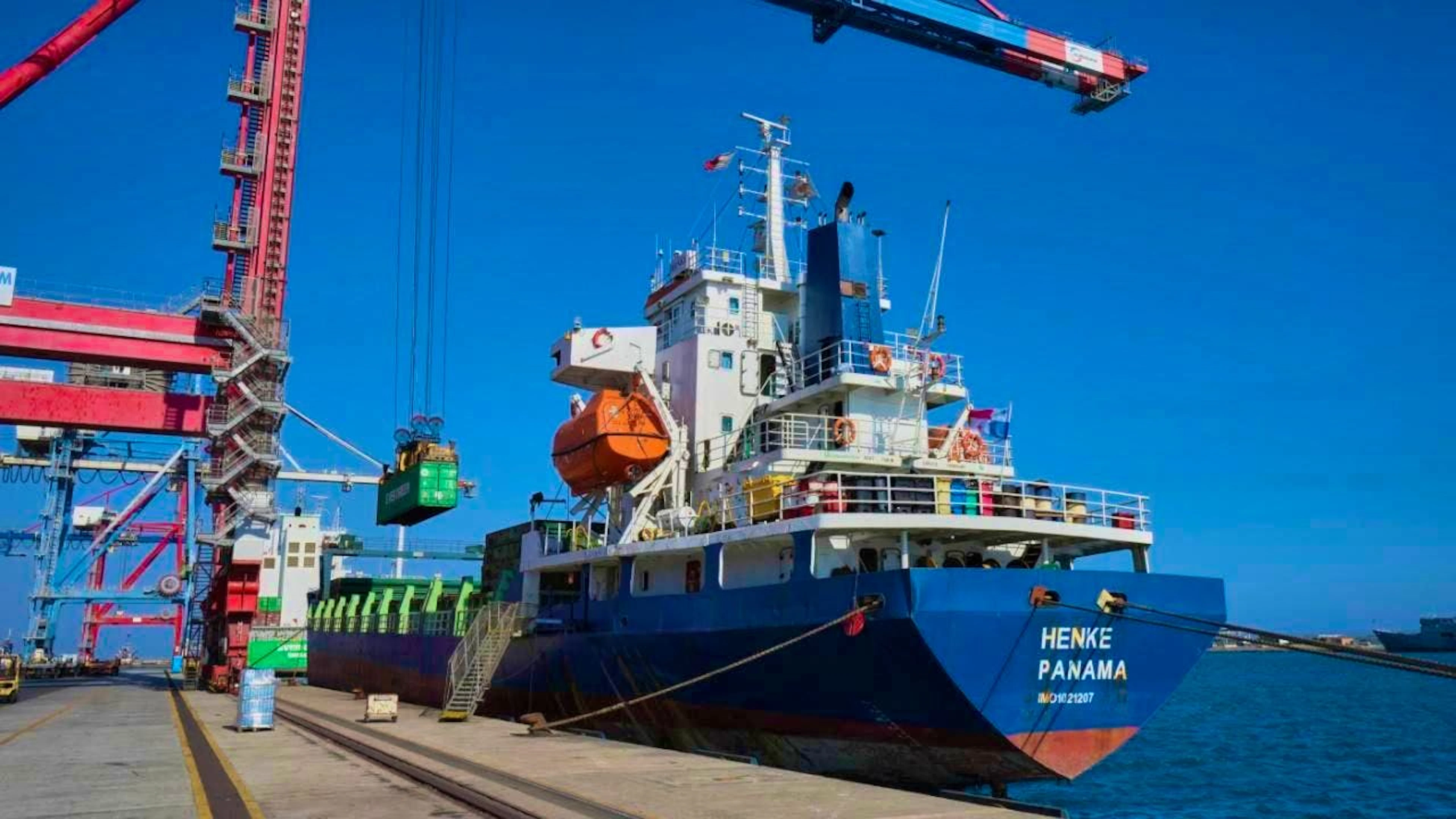 Containers with humanitarian aid for the people in the Gaza Strip are loaded on board a ship in the Cypriot main port of Limassol. Photo: Petros Karadjias/AP/dpa