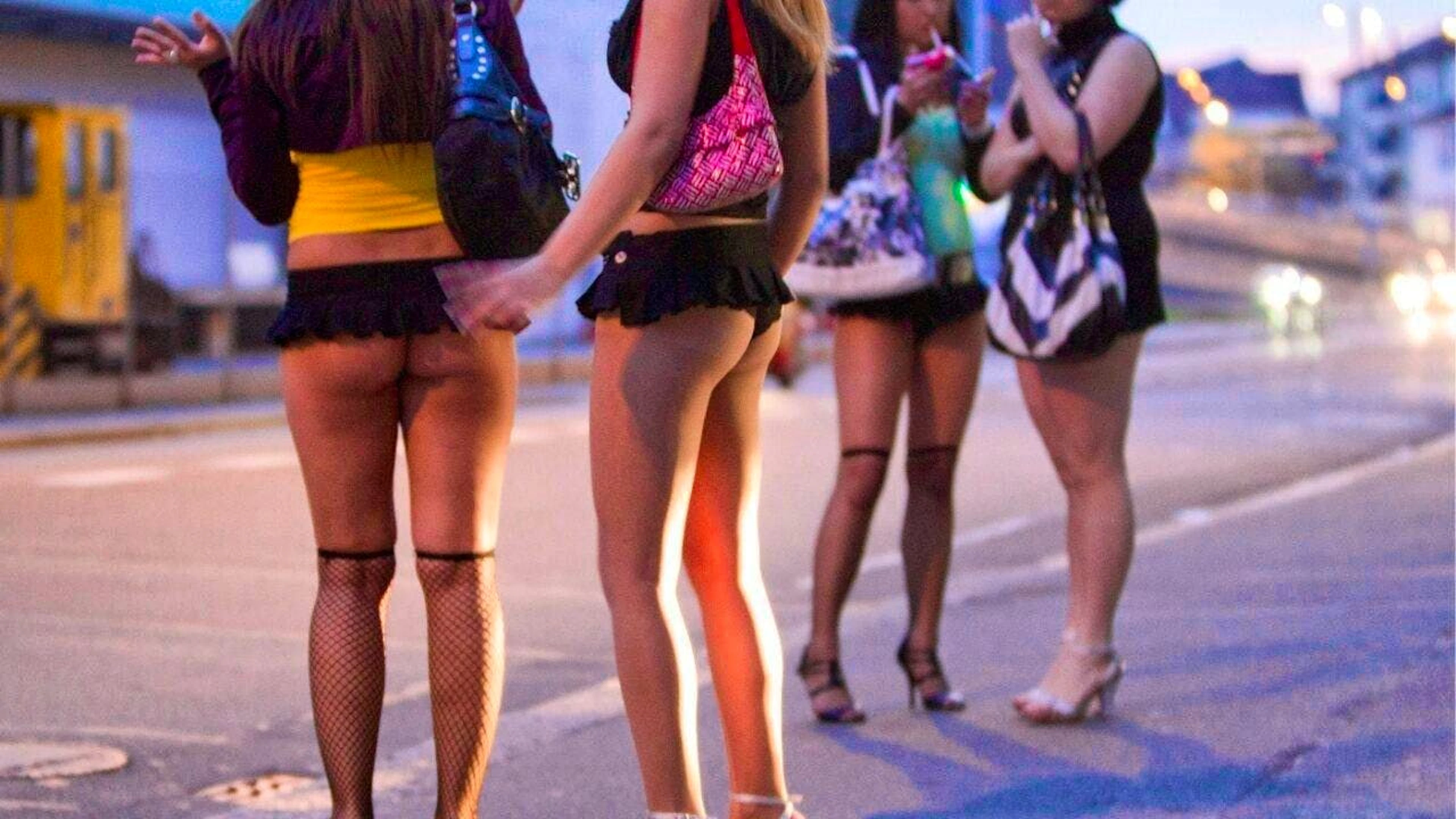 A suspected pimp couple from Hungary stood trial on Tuesday. The two allegedly forced acquaintances and relatives to work as prostitutes in Zurich. (archive picture)