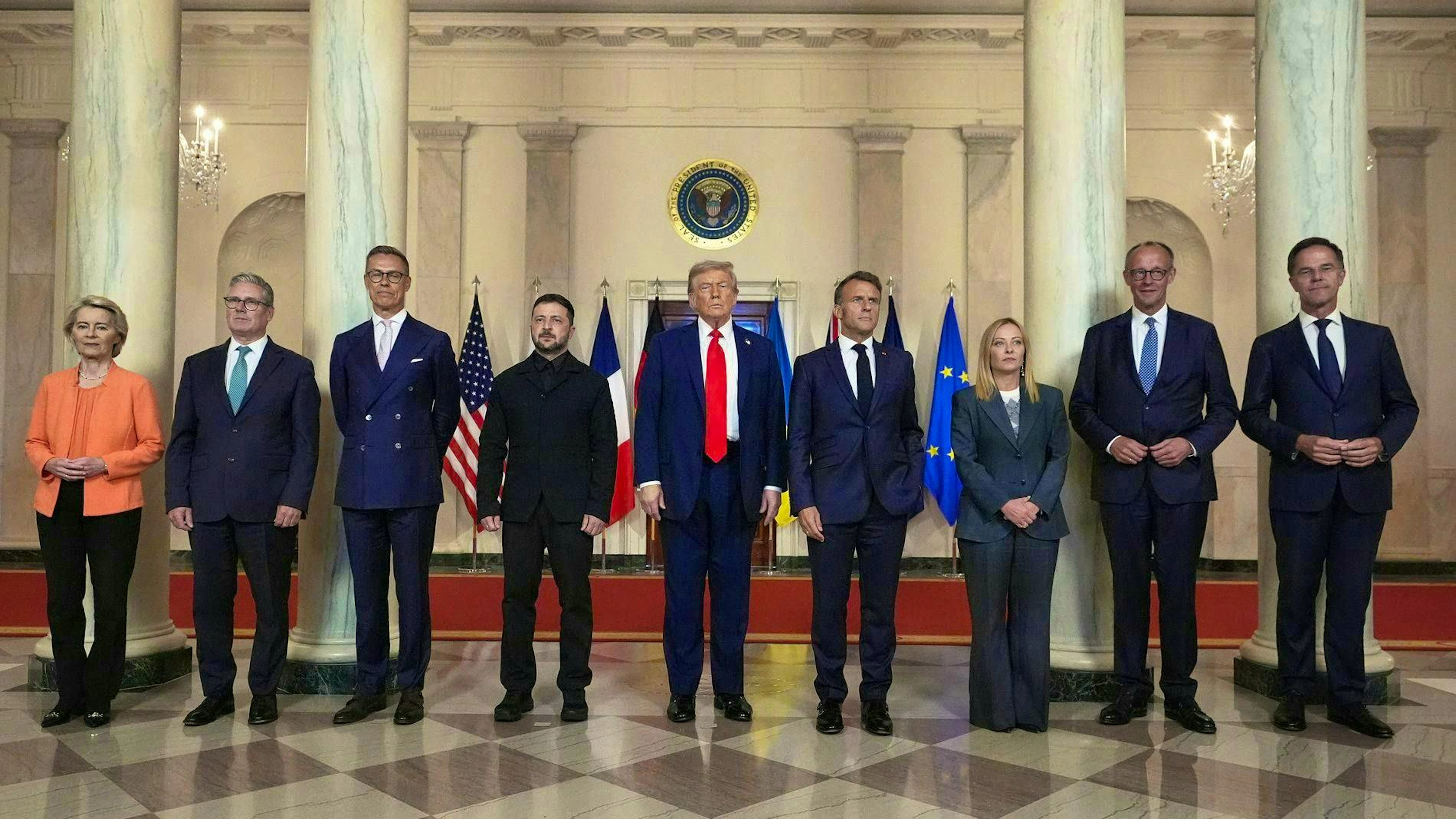European Commission President Ursula von der Leyen, British Prime Minister Keir Starmer, Finnish President Alexander Stubb, Ukrainian President Volodymyr Selenskyj, US President Donald Trump, French President Emmanuel Macron, Italian Prime Minister Giorgia Meloni, German Chancellor Friedrich Merz and NATO Secretary General Mark Rutte (from left to right).