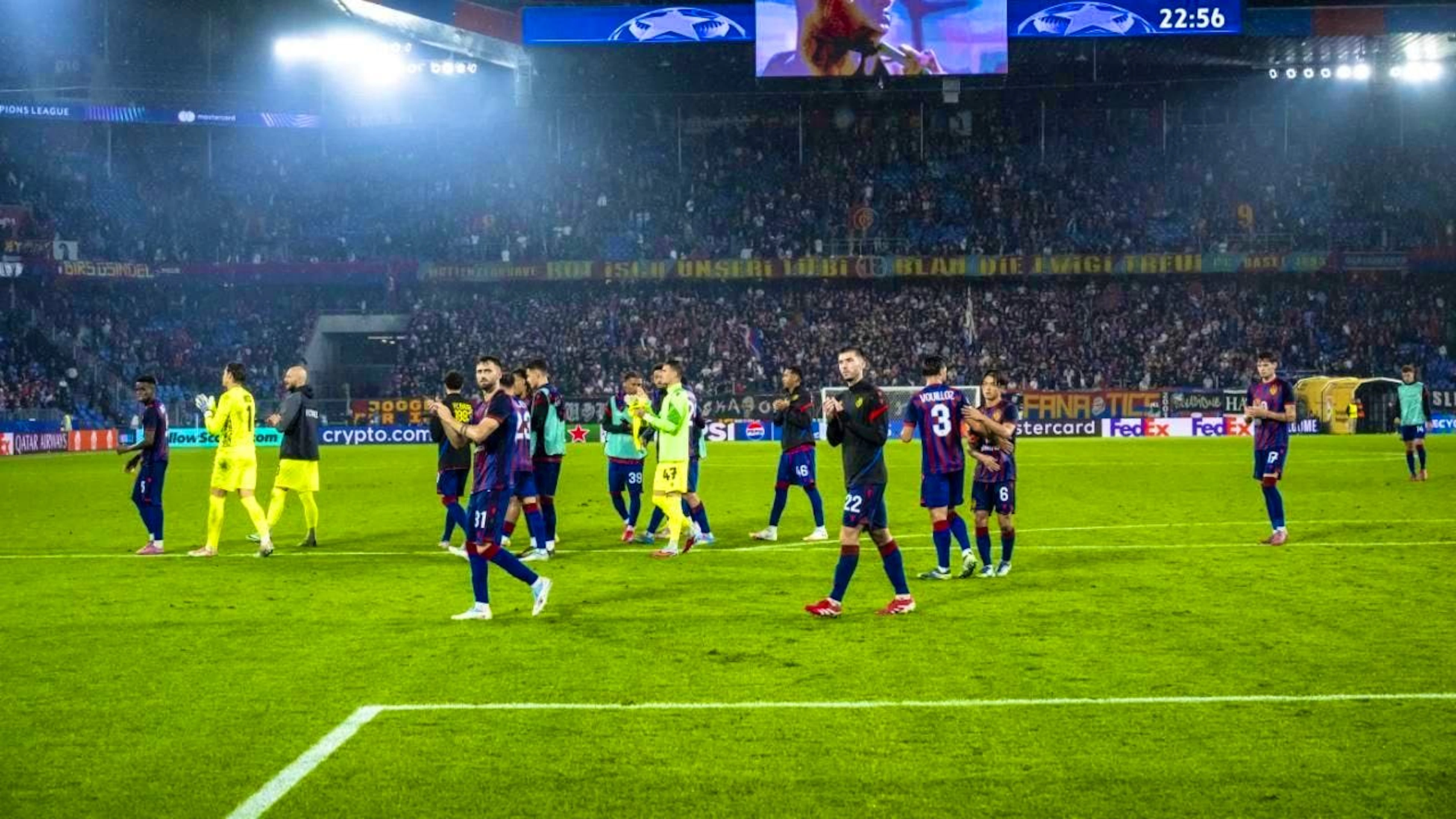 The FC Basel players say goodbye to the crowd after the 1:1 draw against Copenhagen