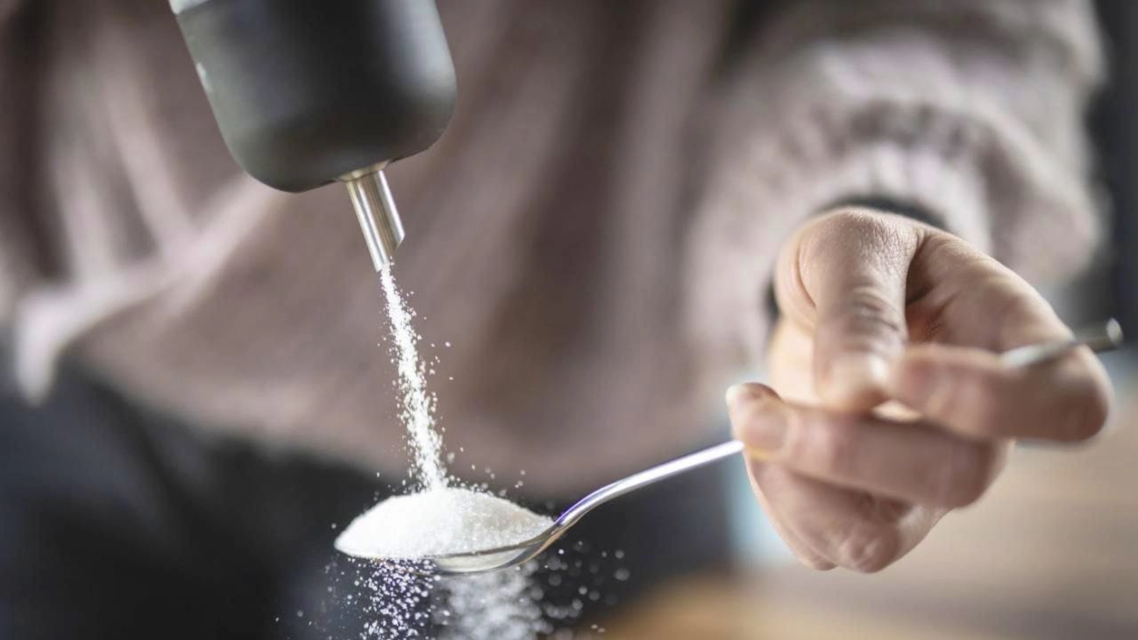 Les Suisses consomment en moyenne 25 morceaux de sucre par jour, deux fois plus que ne le recommande l'OMS (archives).