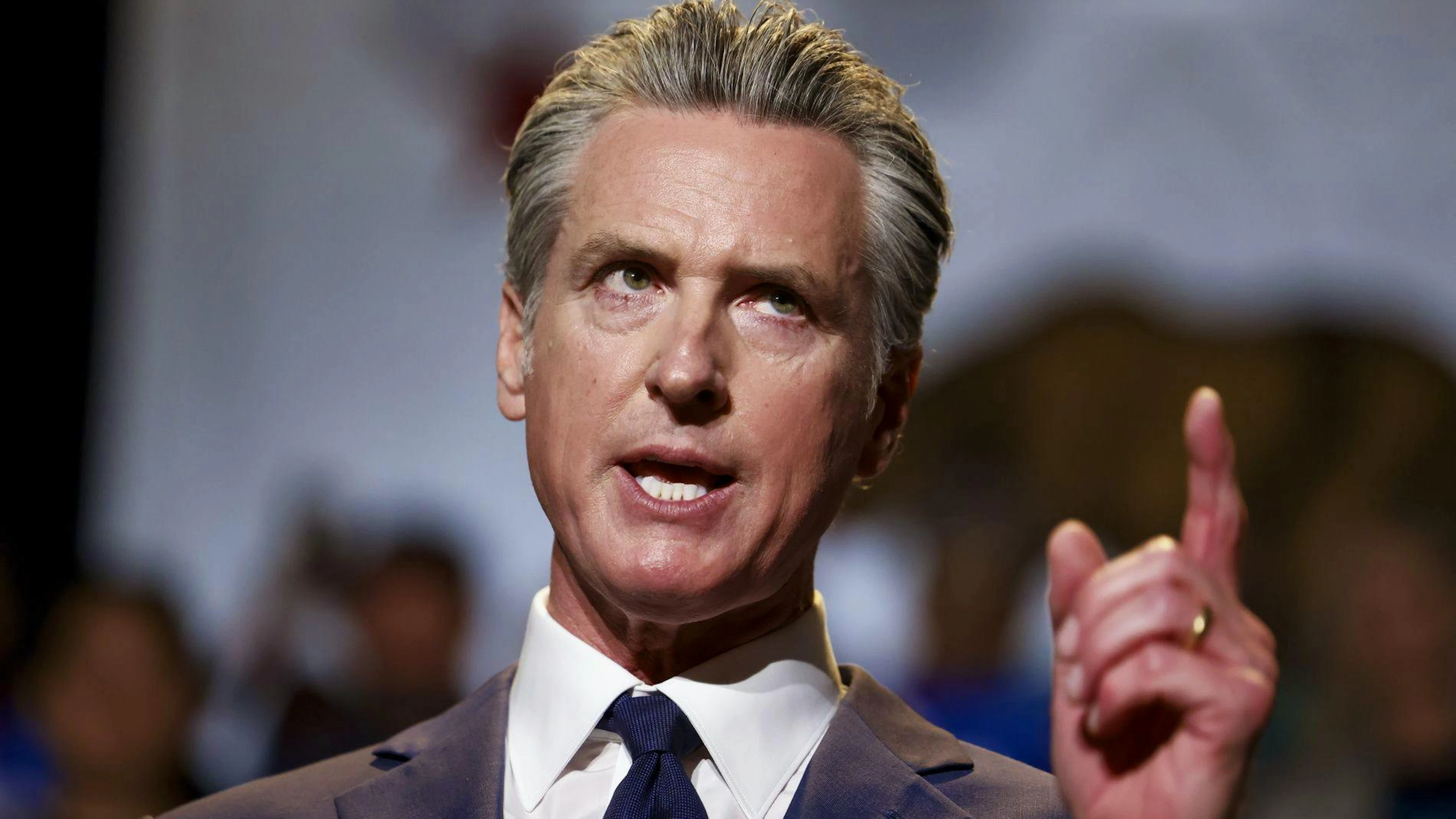 Der Demokrat Gavin Newsom macht derzeit unter anderem mit Social-Media-Posts Schlagzeilen.