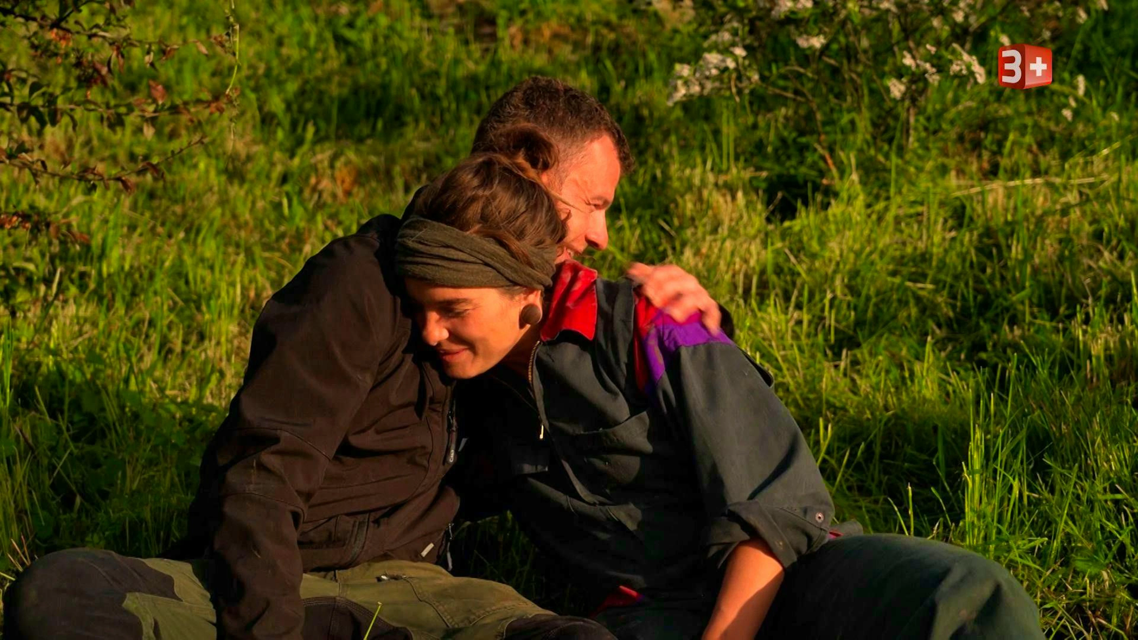 Thomas and Cécile are also getting to know each other. They get a little closer while planting trees. Will Thomas also put down roots at Cécile's farm?