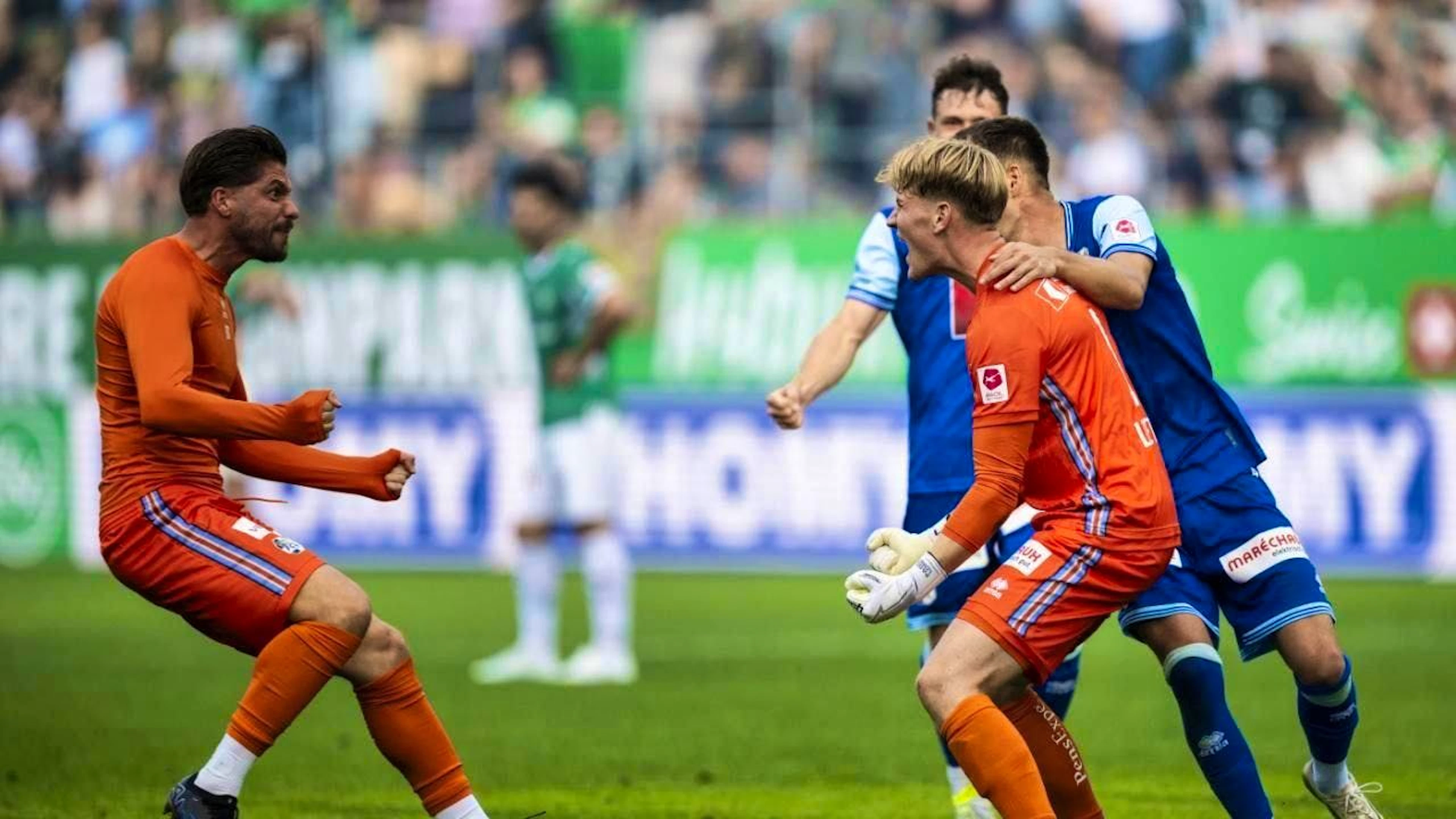 Lucerne goalkeeper Pascal Loretz is the acclaimed hero in the win against St. Gallen