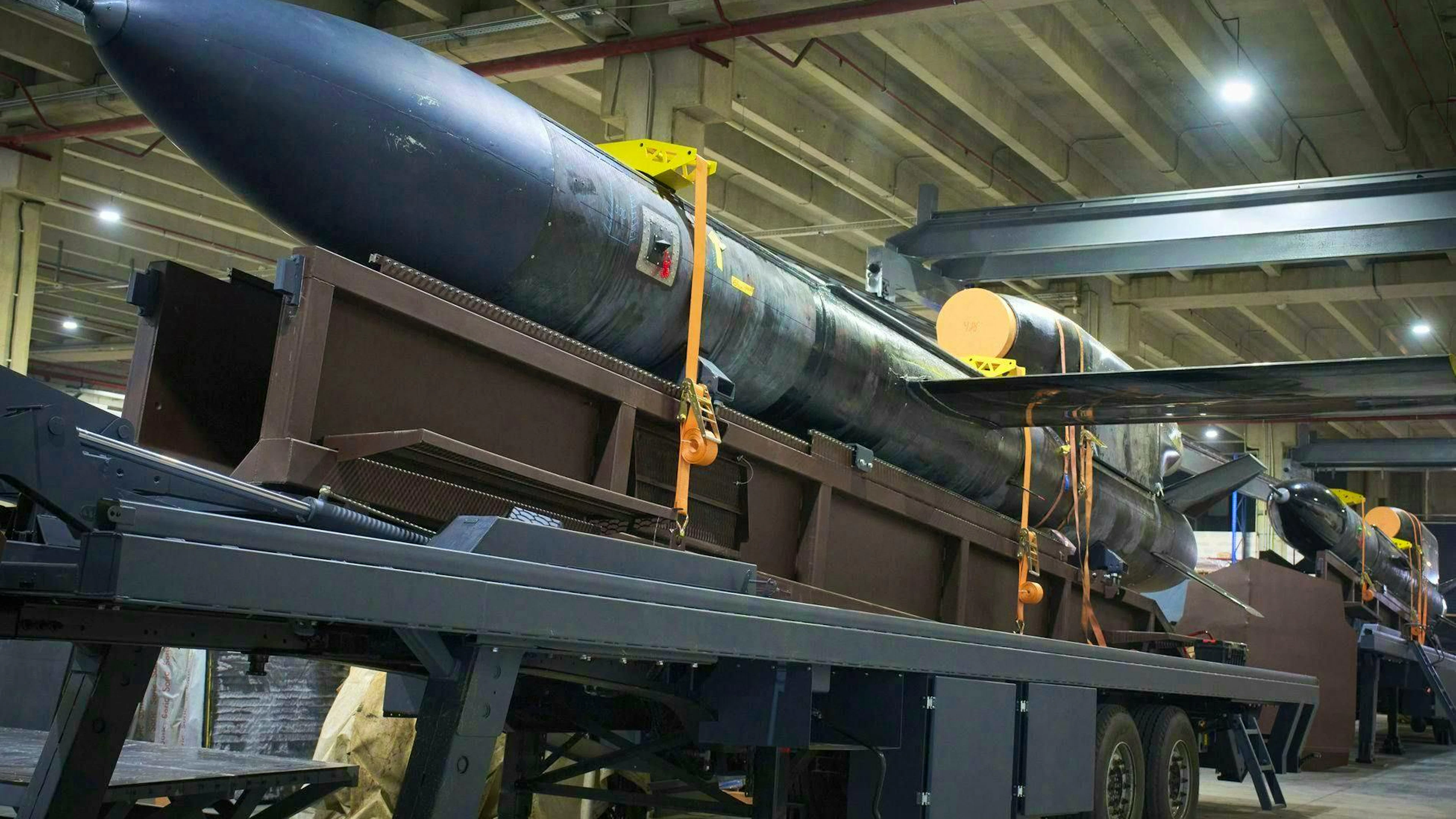 This is the new Ukrainian FP-5 <em>Flamingo</em> cruise missile from the manufacturer Fire Point, which gave the AP news agency an insight into production on August 18.