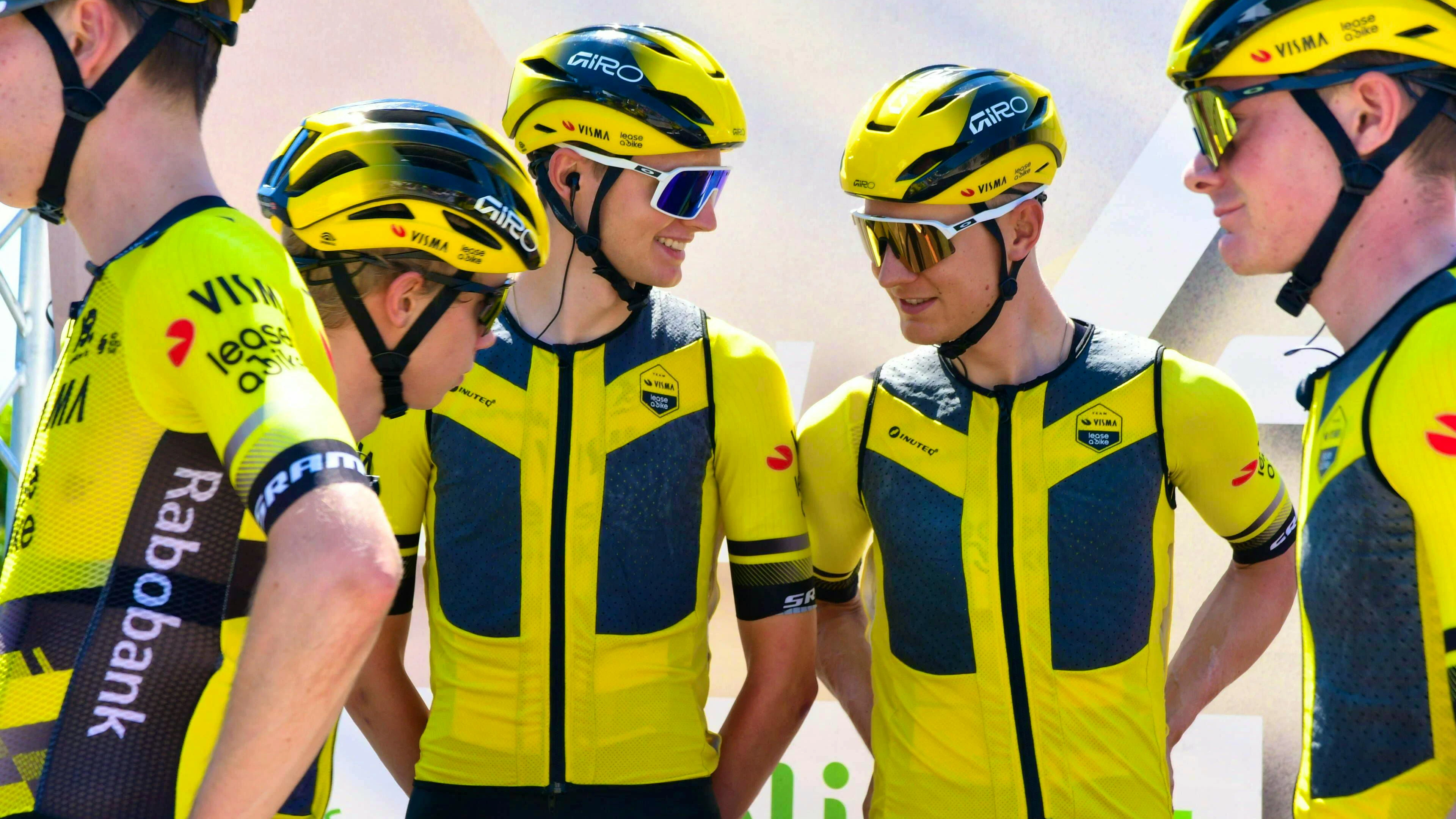 Many riders, but no bikes: bikes were stolen from Team Visma.