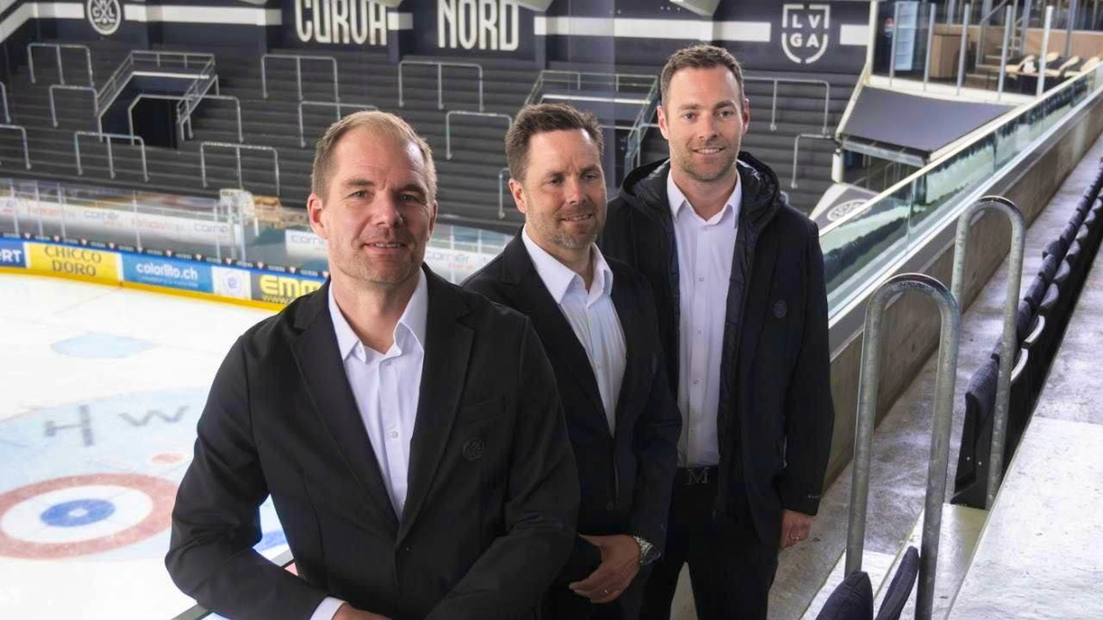 New Lugano coach Tomas Mitell, his assistant Stefan Hedlund and GM Janick Steinmann have a new foreigner at their disposal