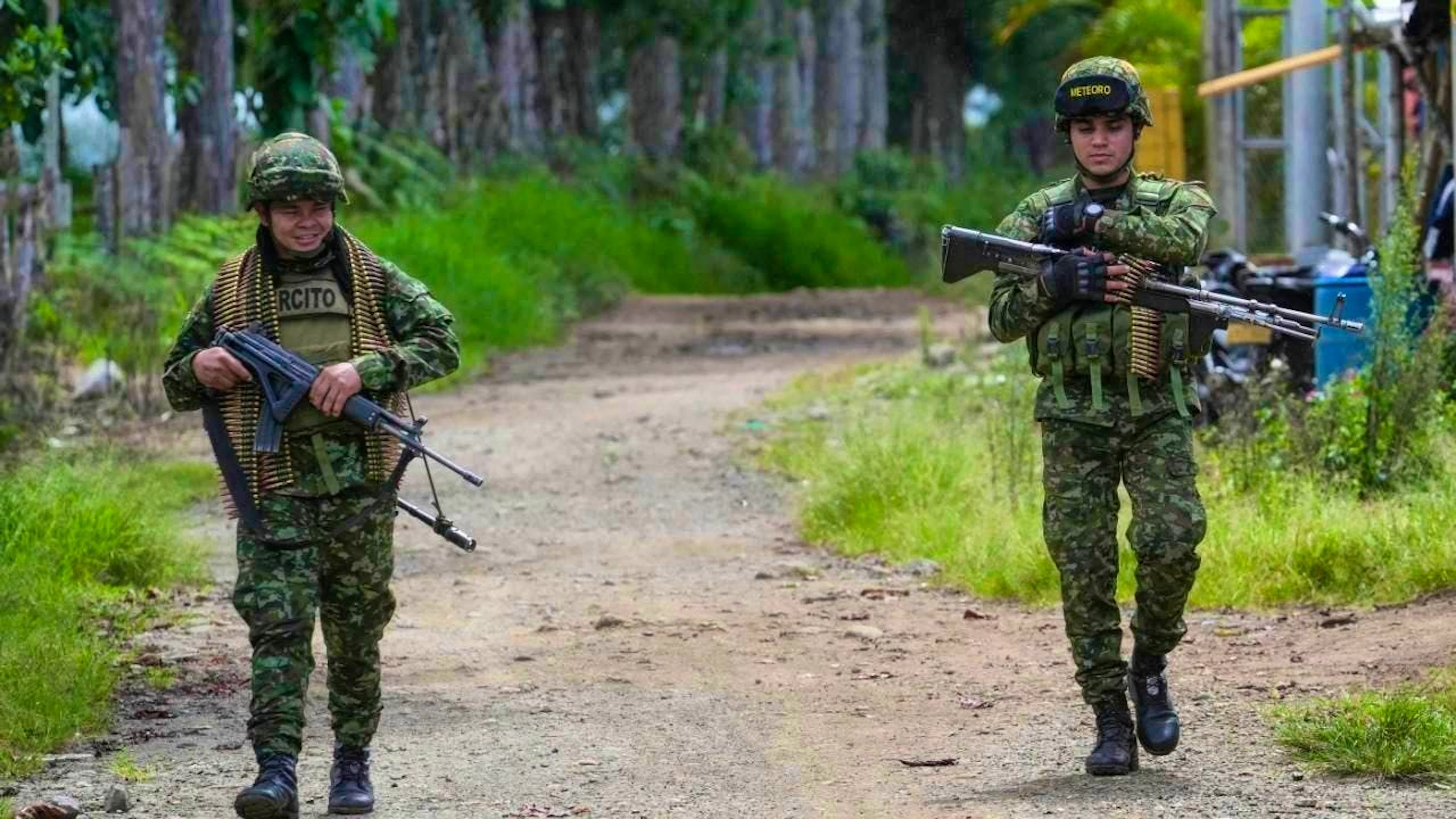 ARCHIVE - Soldiers patrol the outskirts of Morales. (to dpa: "34 soldiers kidnapped in Colombia") Photo: Juan B Diaz/AP/dpa
