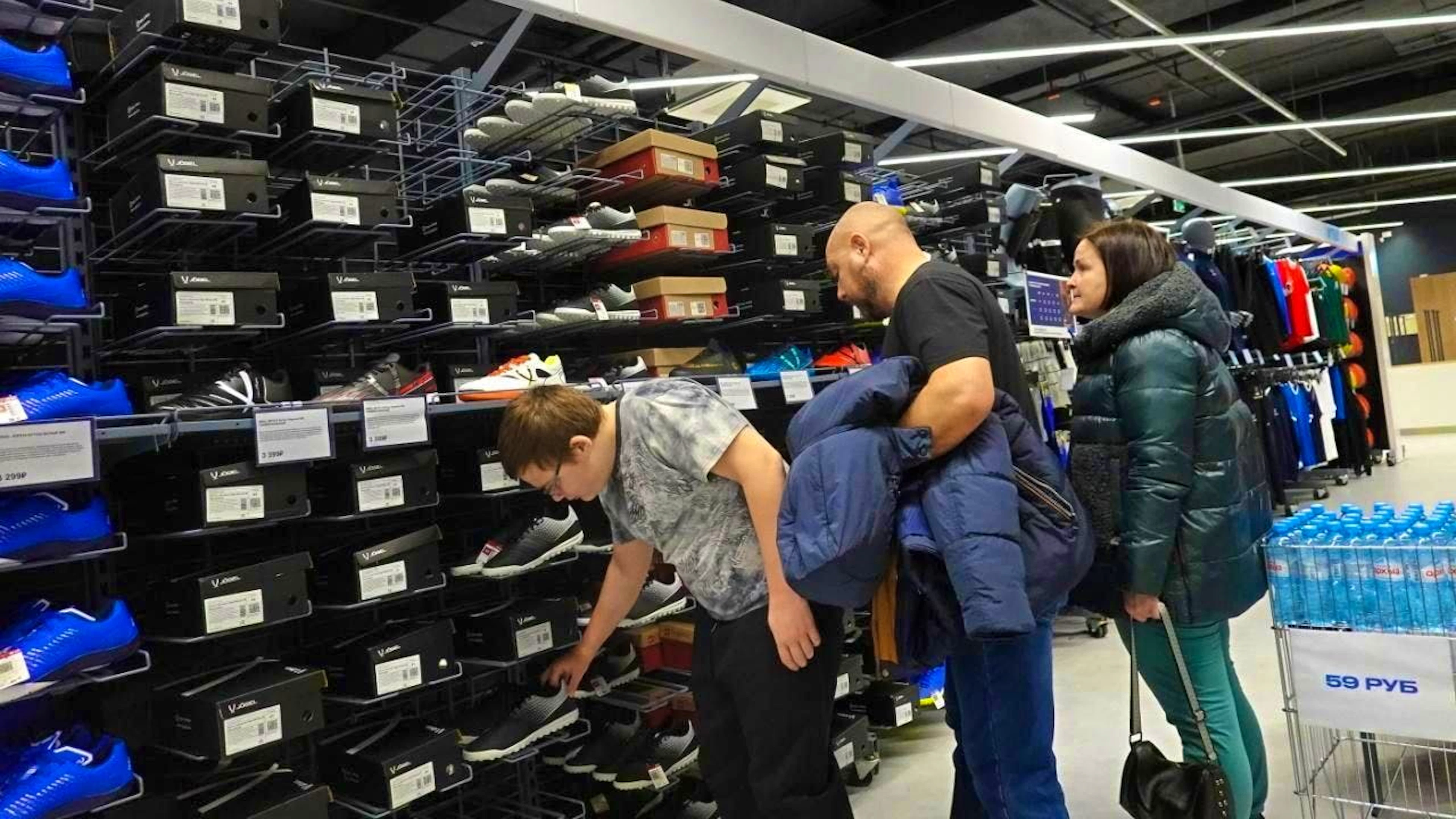 French sporting goods retailer Decathlon plans to continue expanding in Switzerland in 2026. (archive picture)