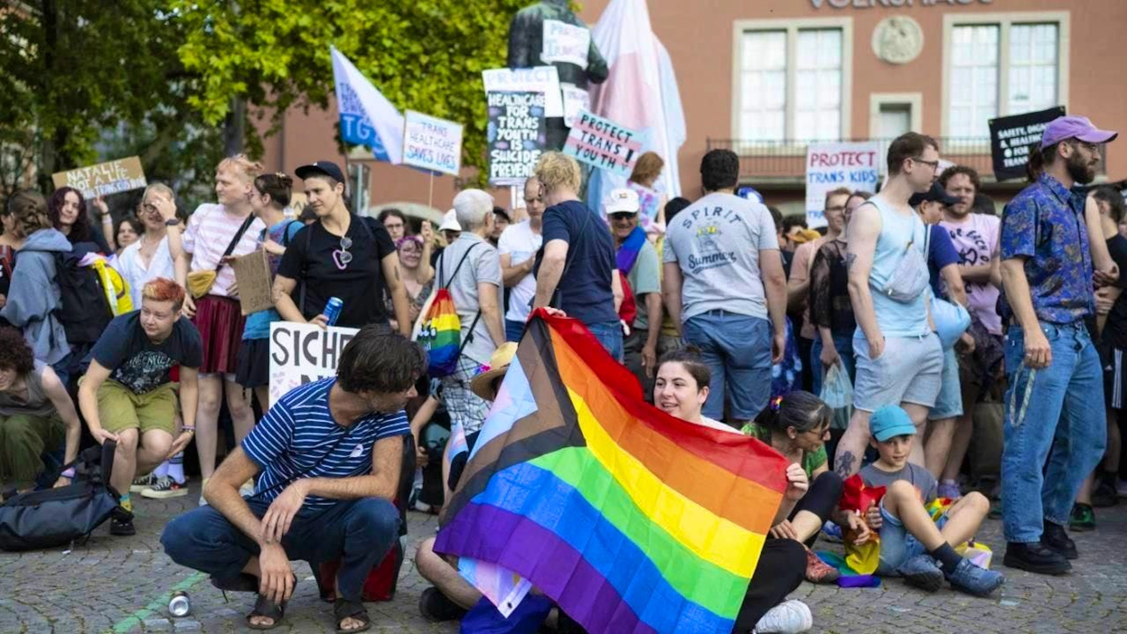 69 percent of respondents were concerned about attacks and discrimination against LGBTQ people in Switzerland. (archive image)