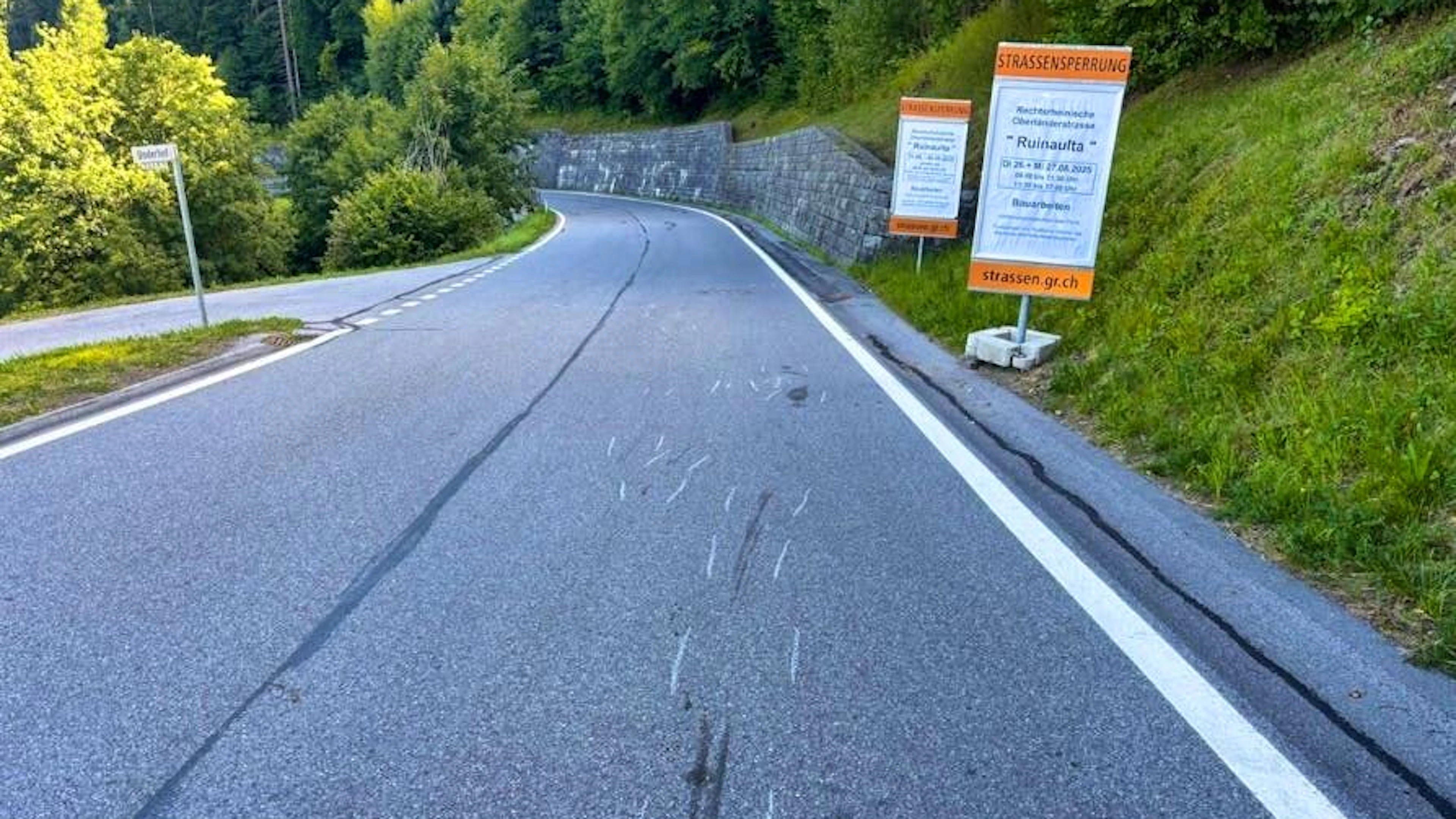 The information board for the road closure is at the origin of the accident.