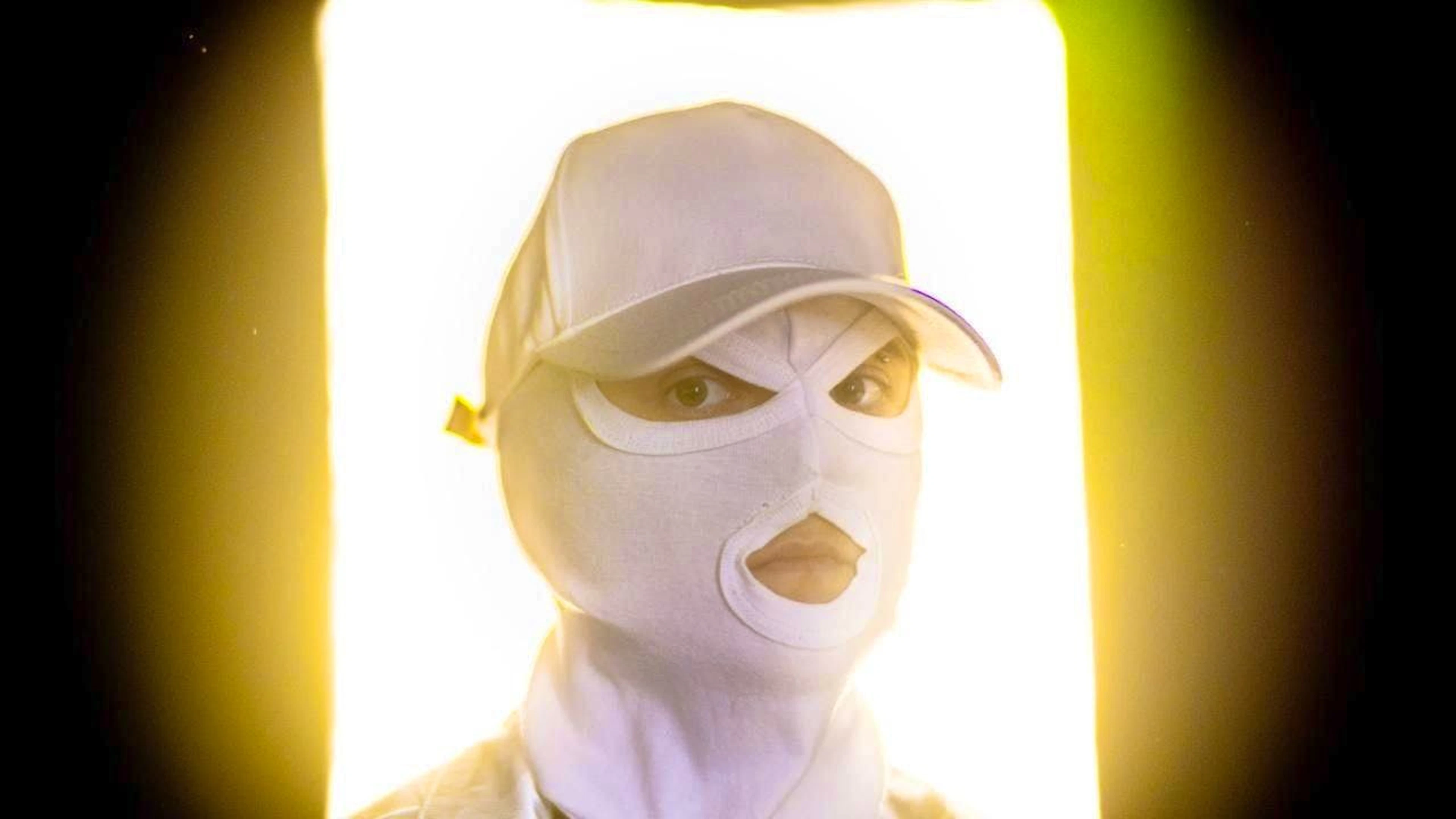 The author, blogger, musician and artist Jessica Jurassica deals forcefully with violence and trauma in her new book "Gaslicht". She always appears in public wearing a balaclava and under this pseudonym.