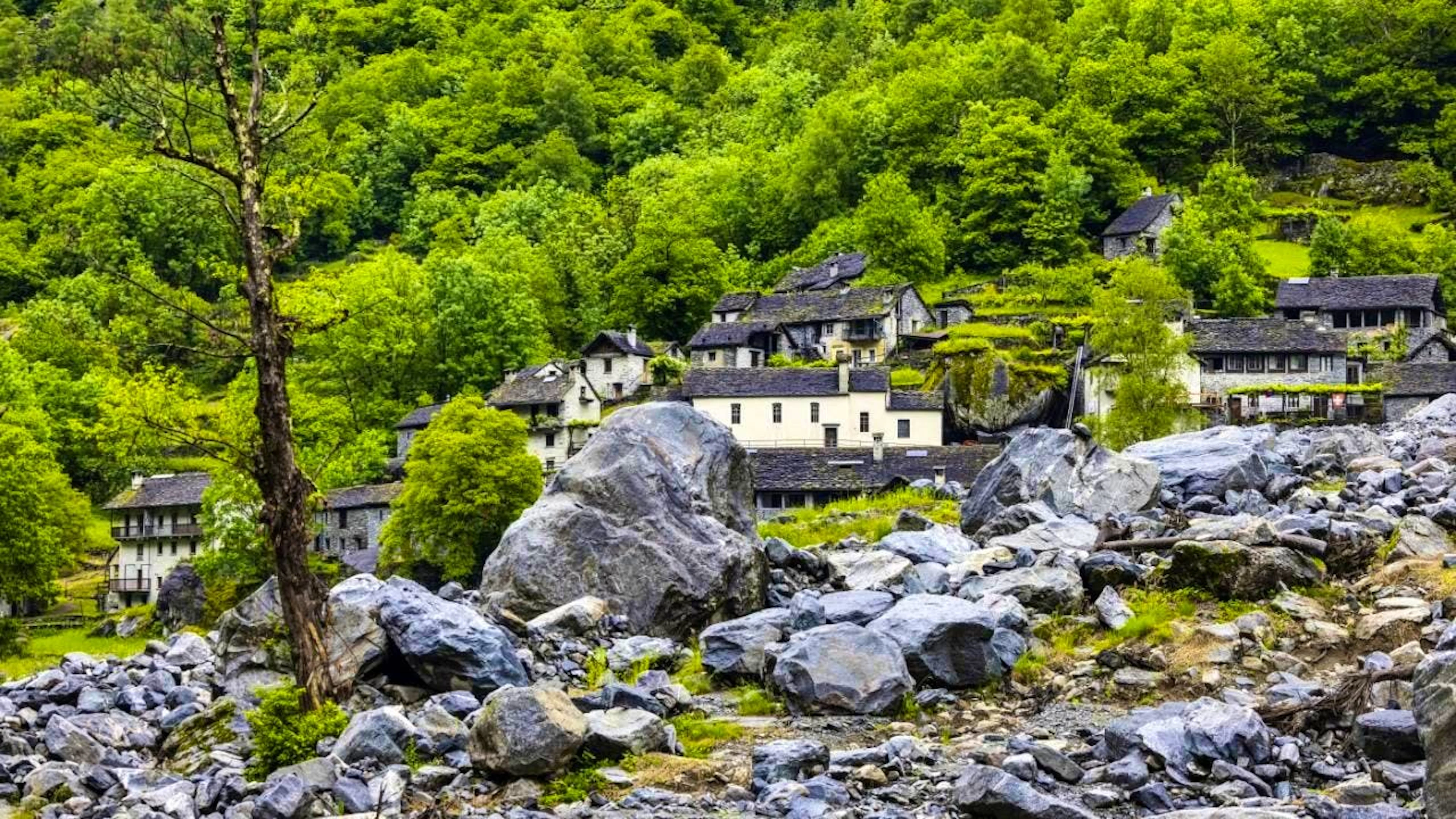 Heavy rain could trigger new debris flows in the Bavona Valley TI from Wednesday evening. In June a year ago, a storm caused great devastation and claimed seven lives. (archive picture)