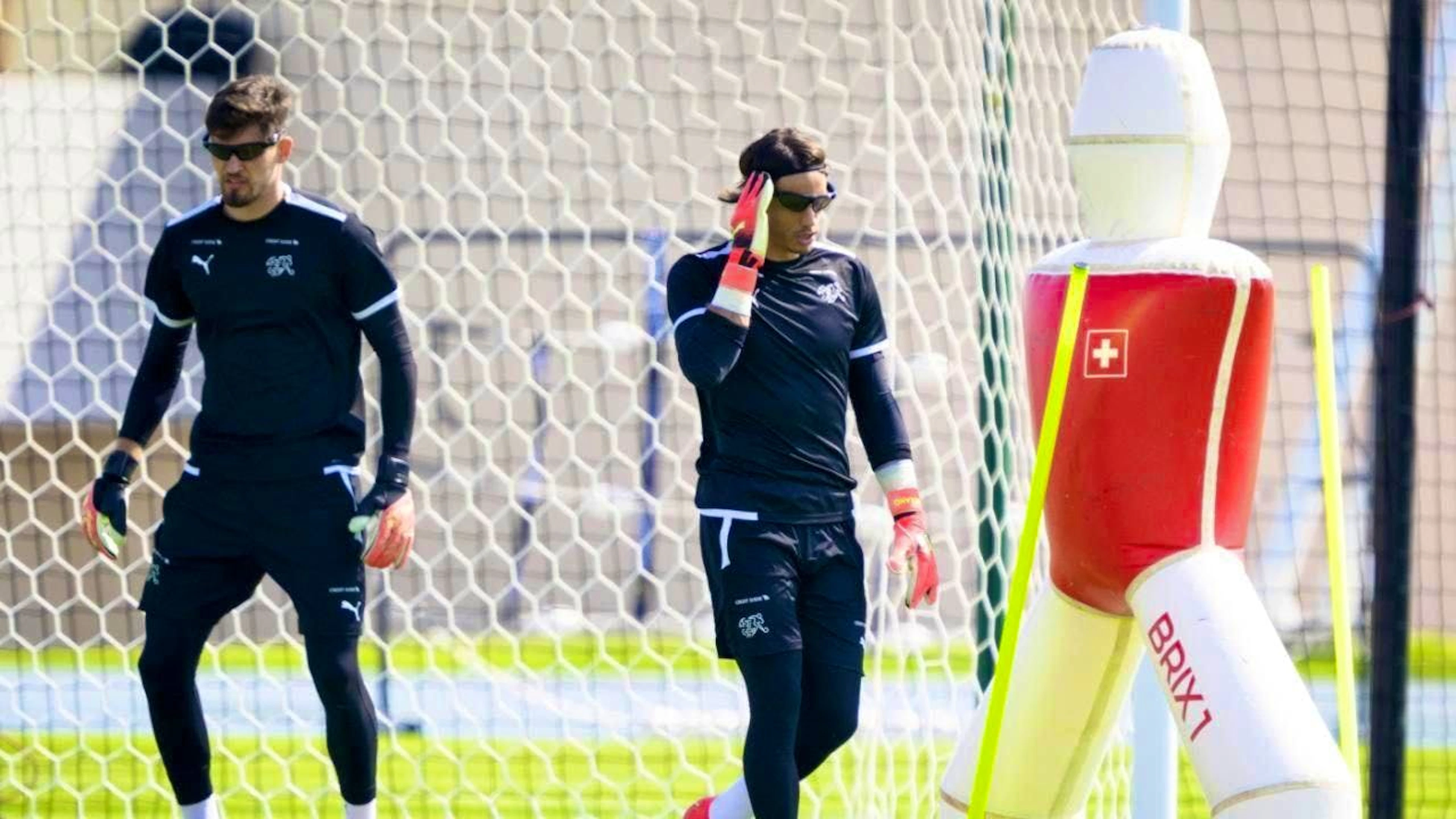 Gregor Kobel and Yann Sommer face each other in the league phase of the Champions League