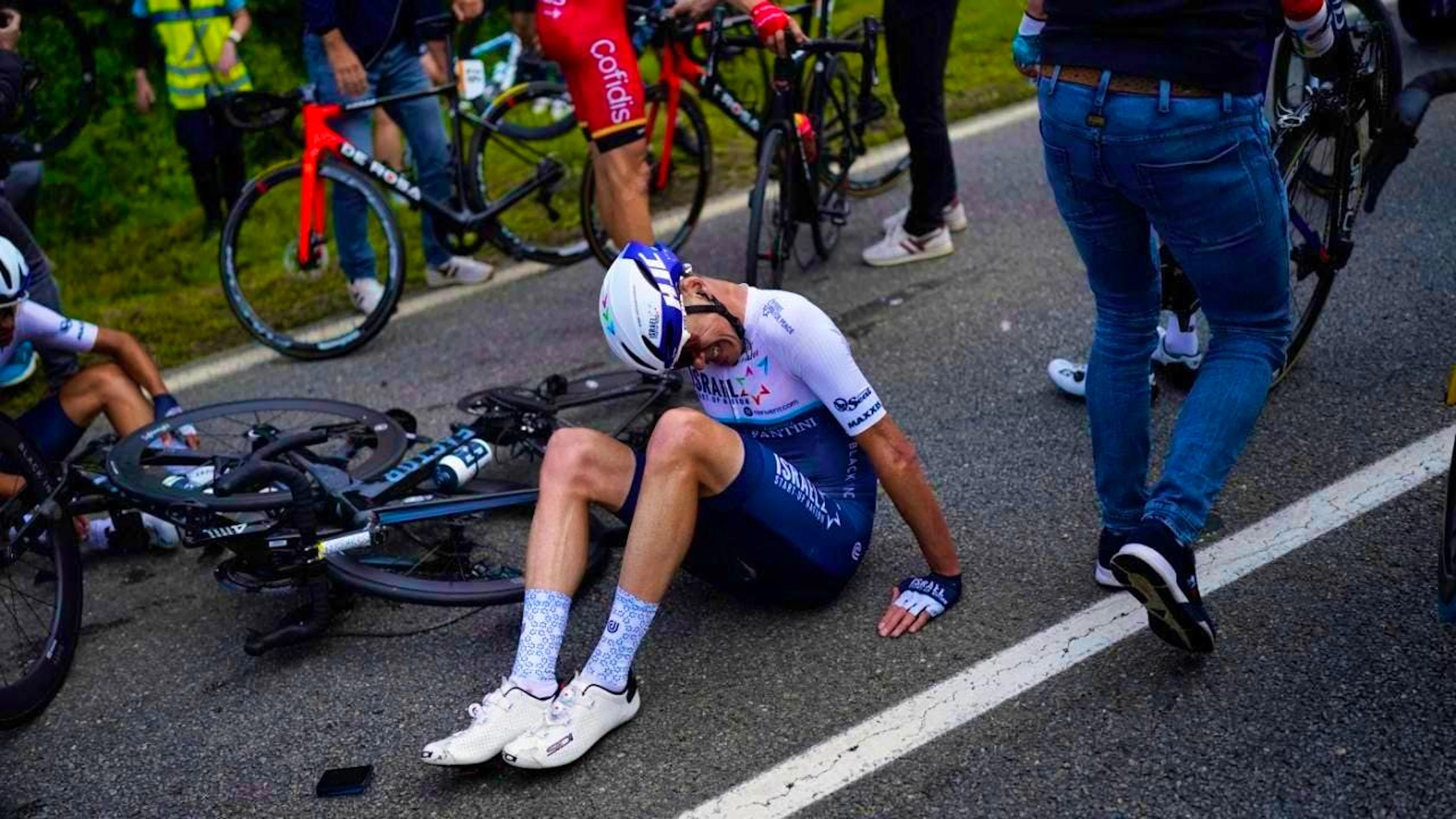 Chris Froome, seen here in a crash in 2021, crashed heavily in training on Wednesday